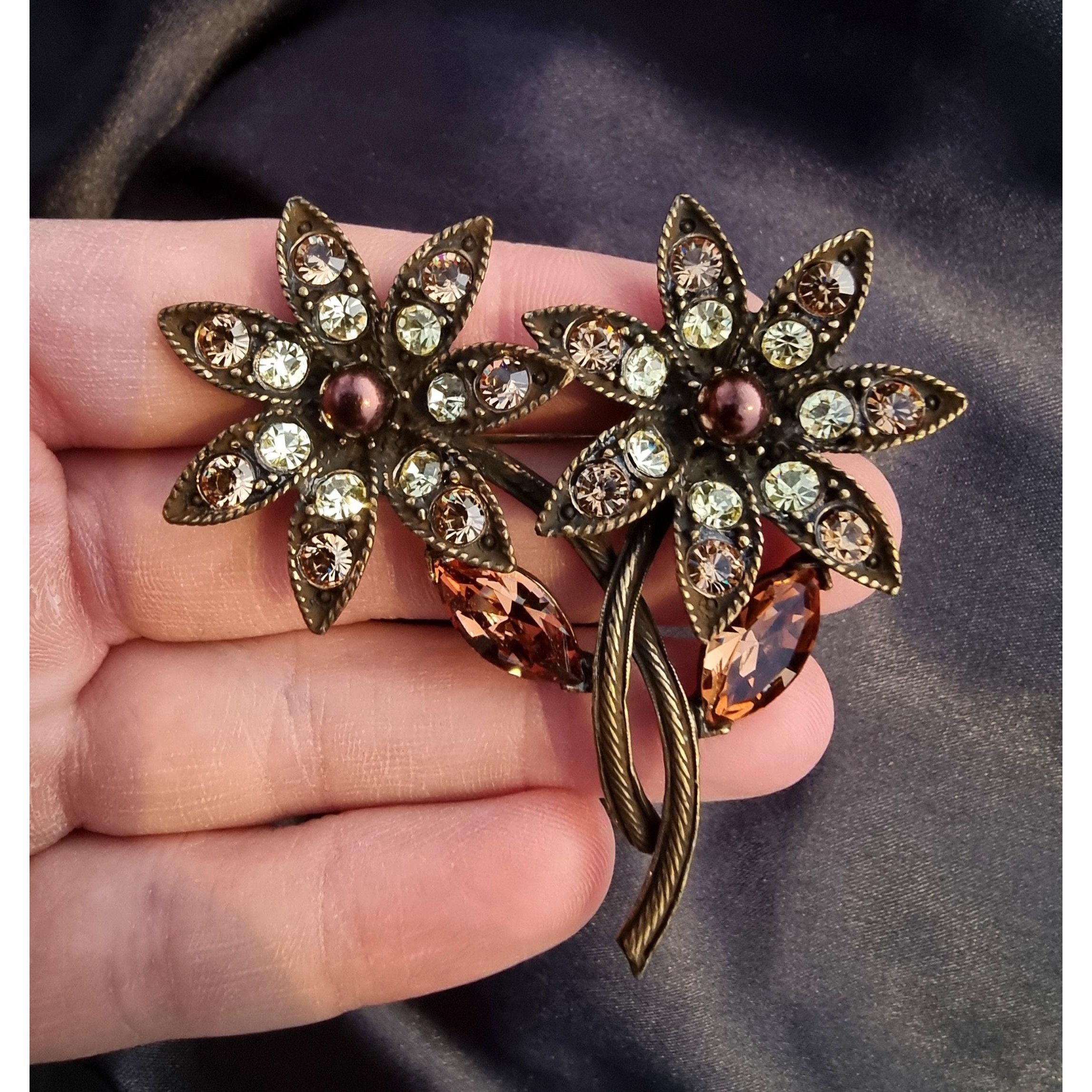 Vintage Vintage R.J. GRAZIANO Signed Flower Bouquet Dark Bronze Colo Size ONE SIZE - 4 Thumbnail