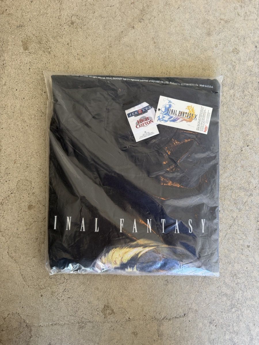 Anime Deadstock Vintage Final Fantasy X Ixion T-Shirt jerzees Size US XL / EU 56 / 4 - 4 Thumbnail