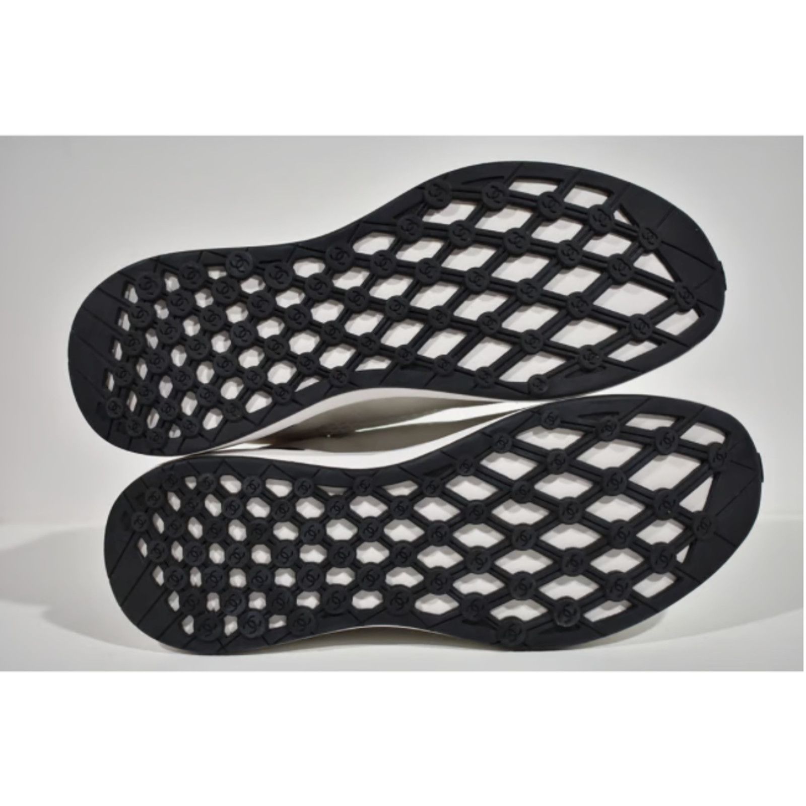 Chanel 22P Classic CC Lace Up Flat Runner Trainer Sneaker 39.5 Size US 9.5 / IT 39.5 - 3 Thumbnail