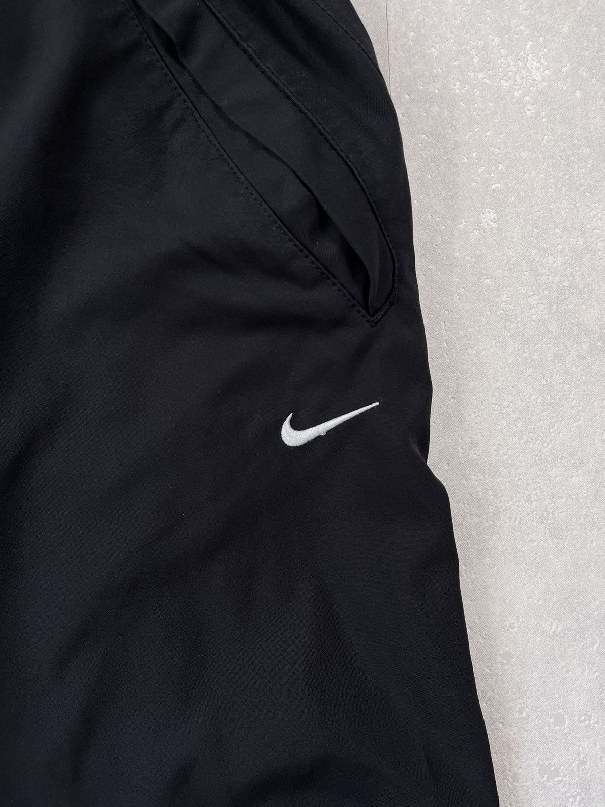 Nike 90’s NIKE SWOOSH LOGO BAGGY Y2K TRACK PANTS GORPCORE Size US 32 / EU 48 - 2 Thumbnail