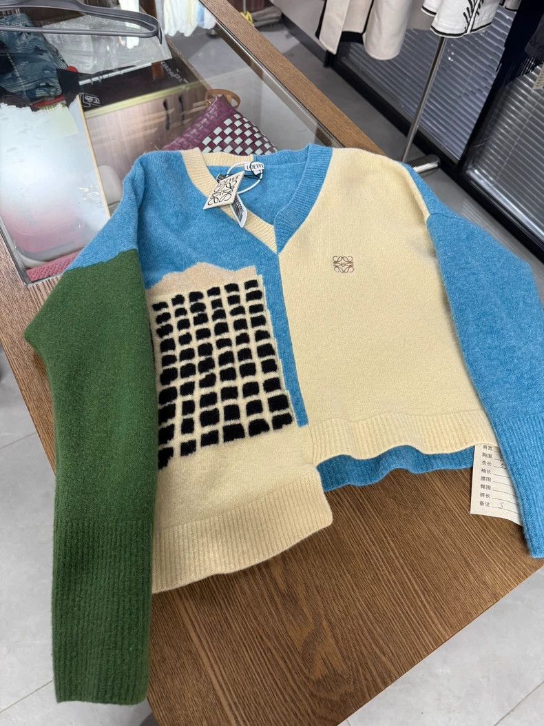 Loewe LOEWE V-neck cashmere wool top Size S / US 4 / IT 40 - 1 Thumbnail