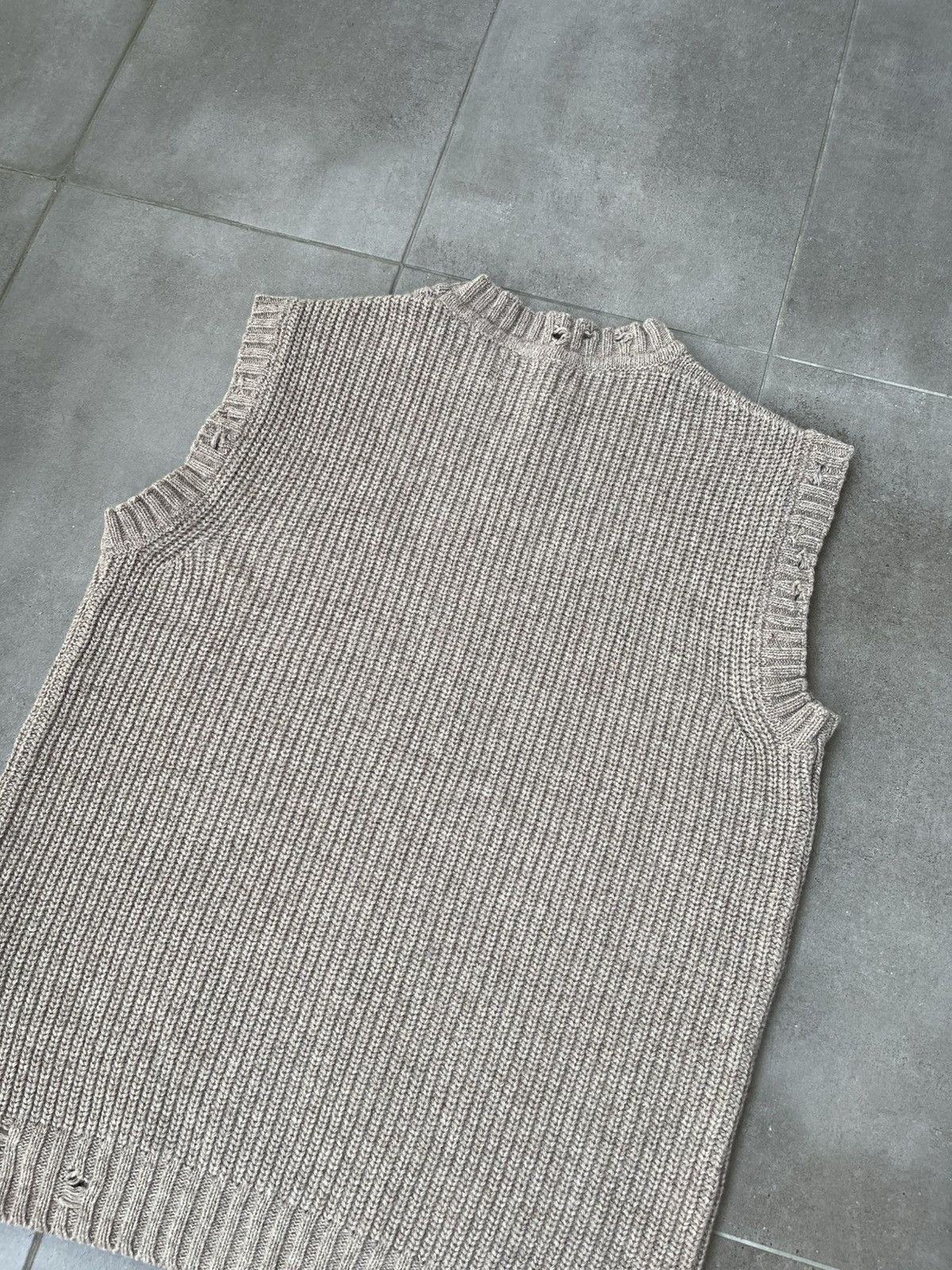 Han Kjobenhavn !DS! SS23 Han Kjobenhavn Distressed Knit Beige Vest Size US M / EU 48-50 / 2 - 15 Thumbnail