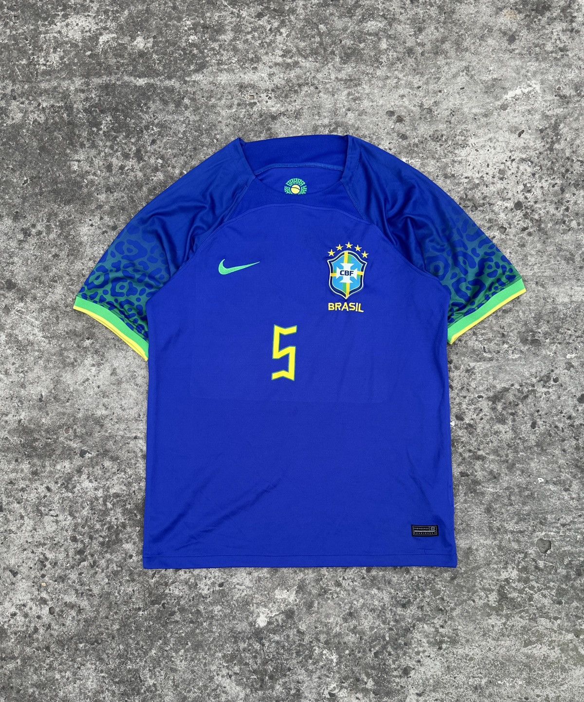 Vintage Vintage Nike Brazil 5 Casemiro Soccer Jersey Blokecore L Y2K Size US L / EU 52-54 / 3 - 1 Thumbnail