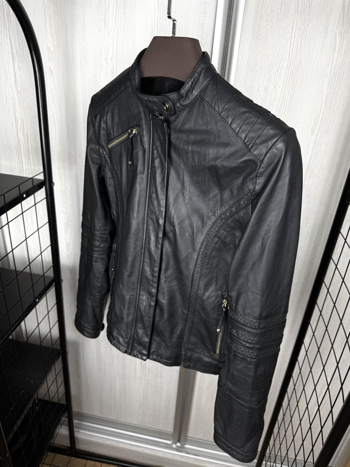 Armani VTG Armani Jeans Ovine Leather Women Motorcycle Biker Jacket Size M / US 6-8 / IT 42-44 - 6 Thumbnail
