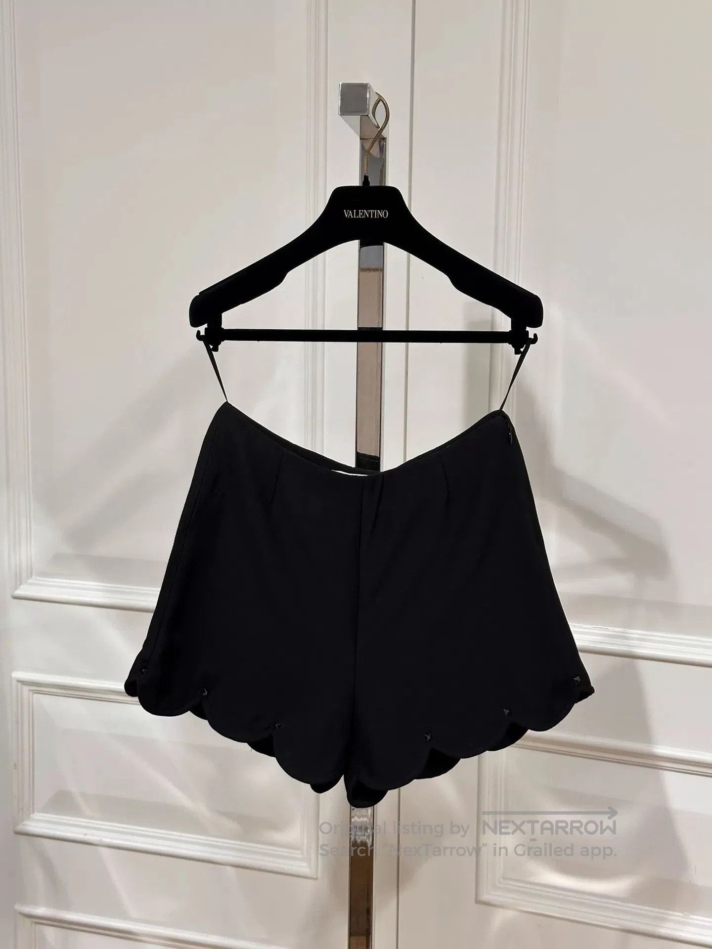 Valentino Valentino Women's Wavy Hem Skirt. Size 37" - 1 Thumbnail
