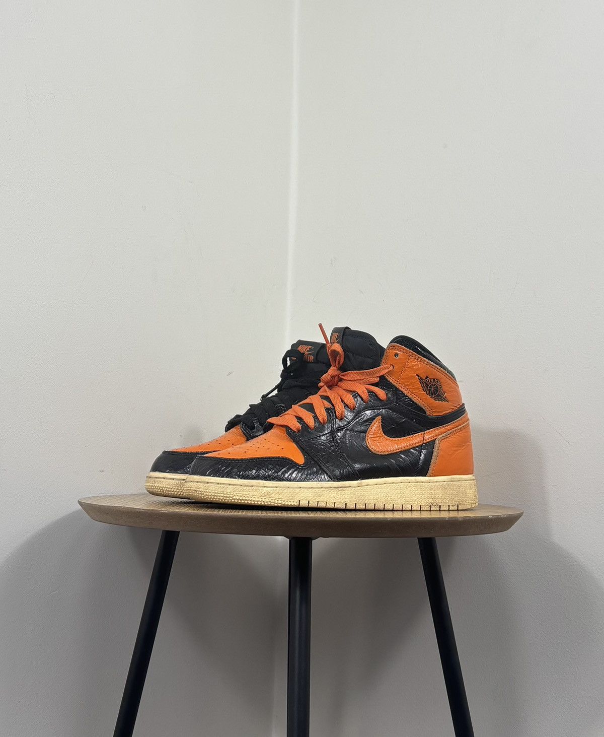 Jordan Brand Air Jordan 1 Retro High OG Shattered Backboard 3.0 Sneakers Size US 6 / EU 39 - 9 Thumbnail