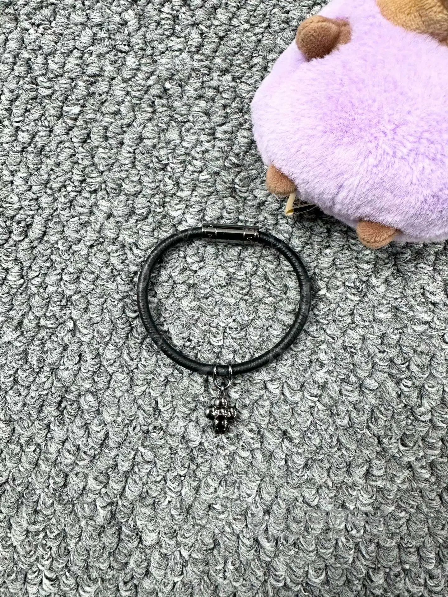 Louis Vuitton Louis Vuitton Black Leather Sunflower Pendant Bracelet| Size ONE SIZE - 1 Thumbnail