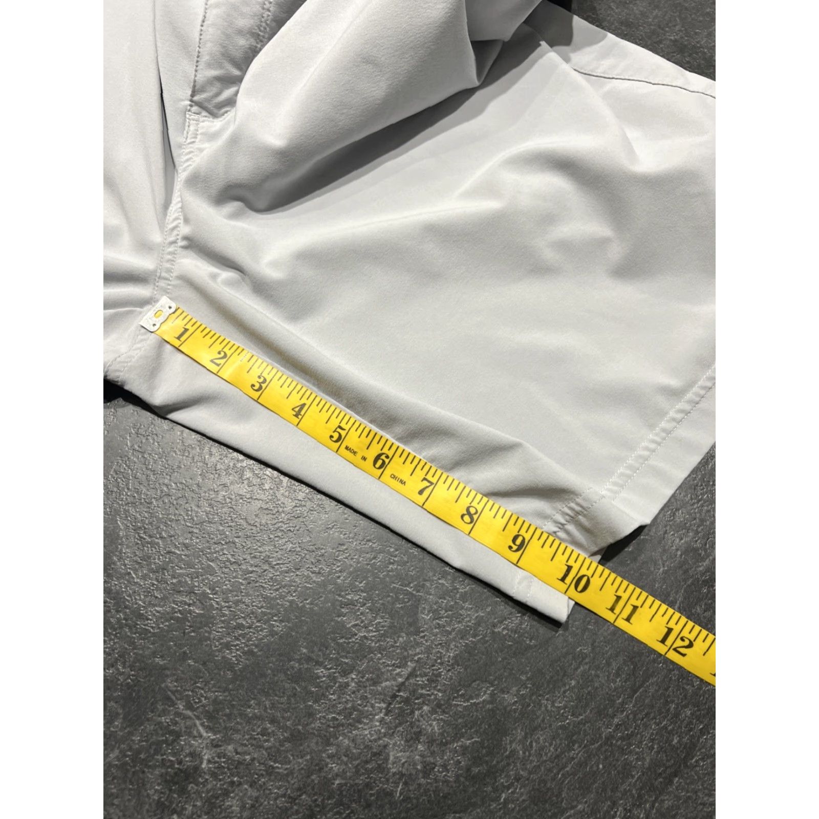 Vintage Columbia Mens Shorts 36 Grey Chino Cargo Pocket Fishing Ten Inch Inseam Regular Waist 38 Belt Loops Pockets Logo Size US 36 / EU 52 - 7 Thumbnail