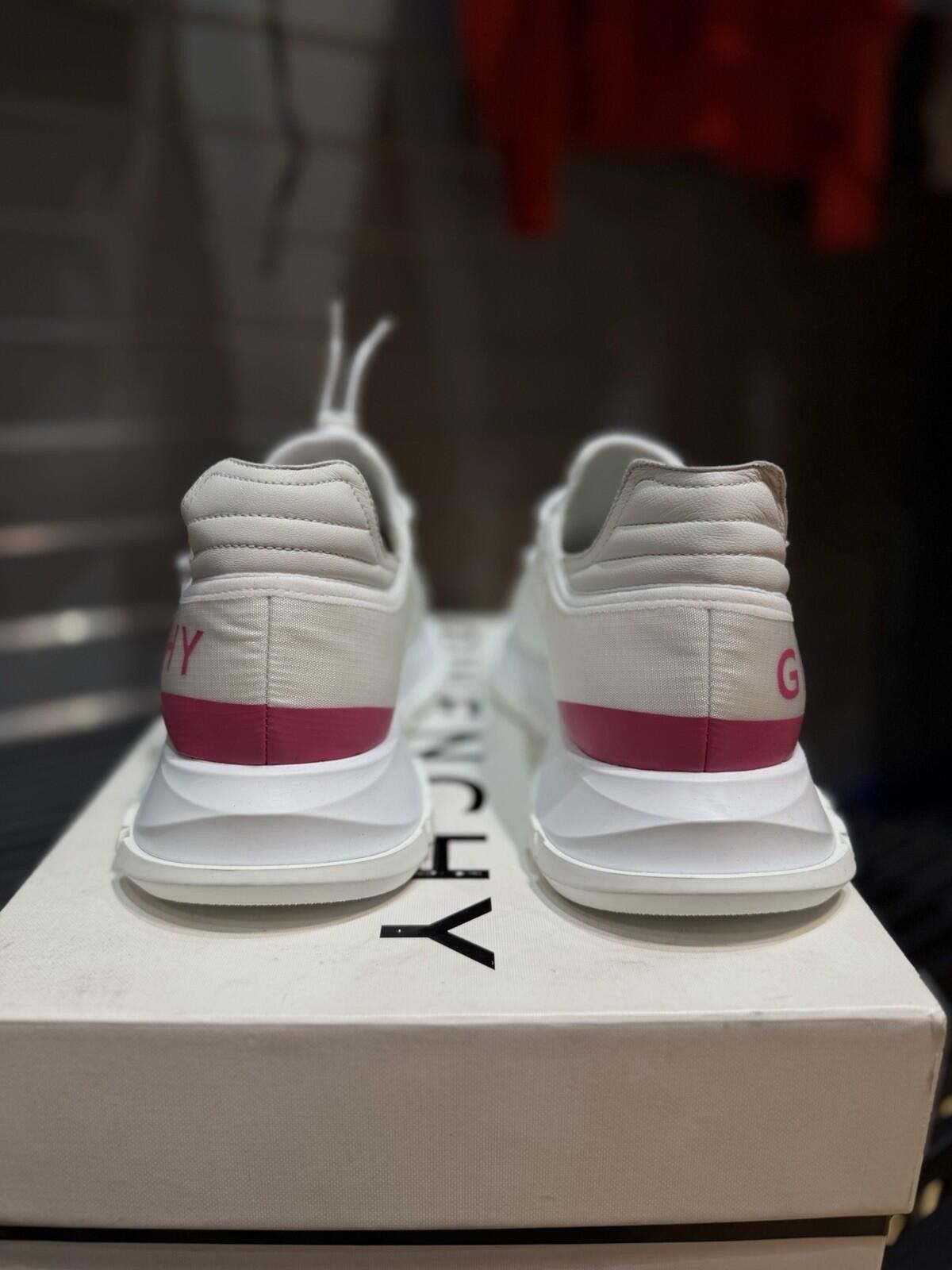 Givenchy Givenchy Spectre Logo Zip Runner Sneakers Size 39 (9US) W Size US 9 / IT 39 - 7 Thumbnail