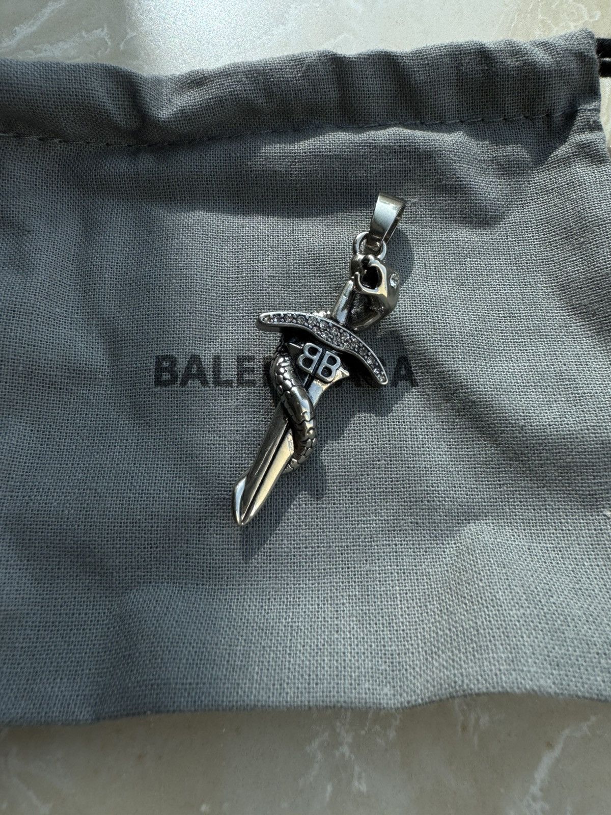【BALENCIAGA】Goth Snake ネックレス アンティークシルバー すぐ届くBALENCIAGA*Goth Snakeネックレスアンティークシルバー
