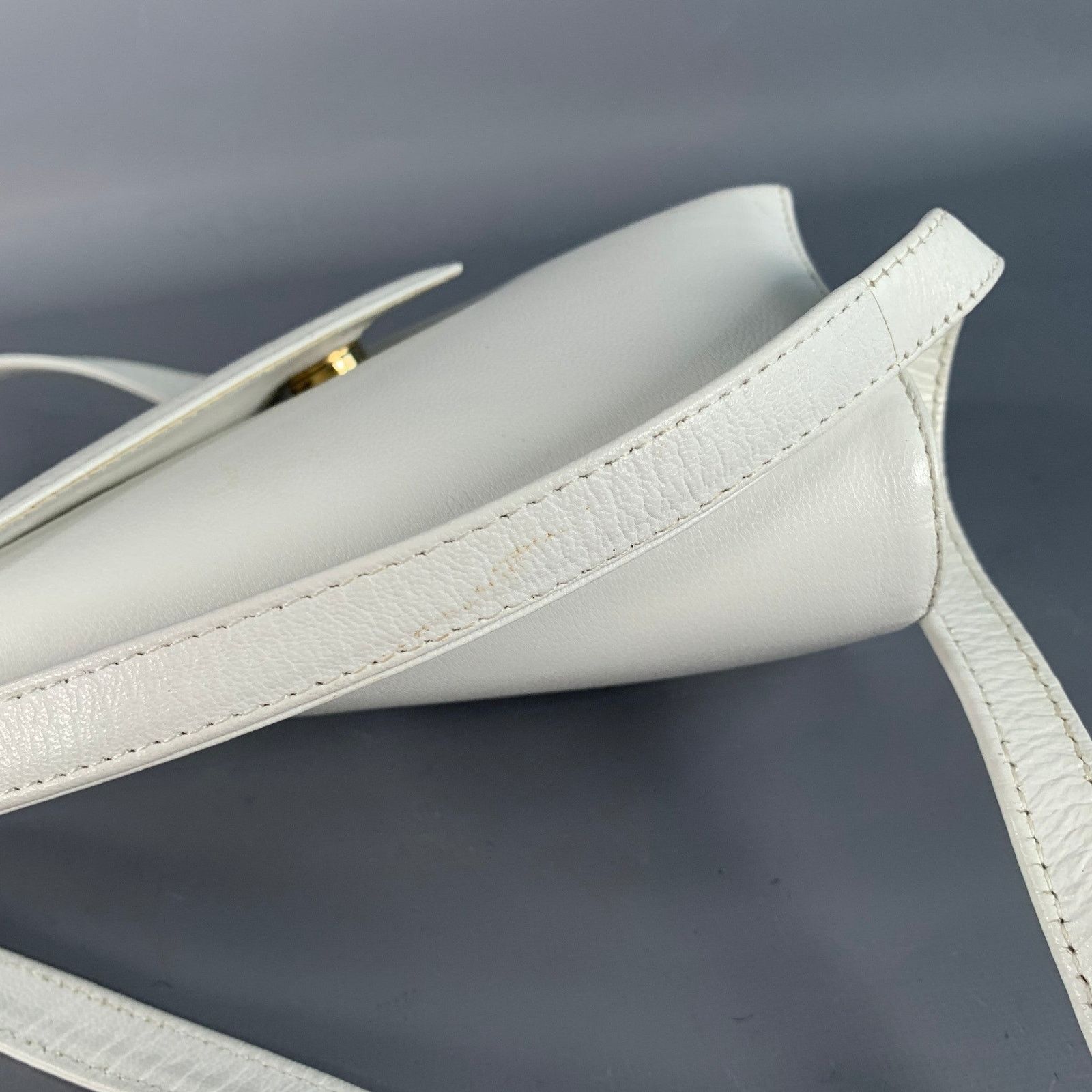 Other Vintage One Size White Leather Crossbody Handbag Size ONE SIZE - 7 Thumbnail