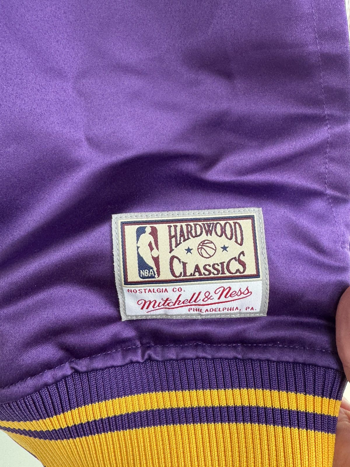 Mitchell & Ness NWT Lakers Mitchell&Ness Bomber Basketball Jacket Size US XXL / EU 58 / 5 - 10 Thumbnail