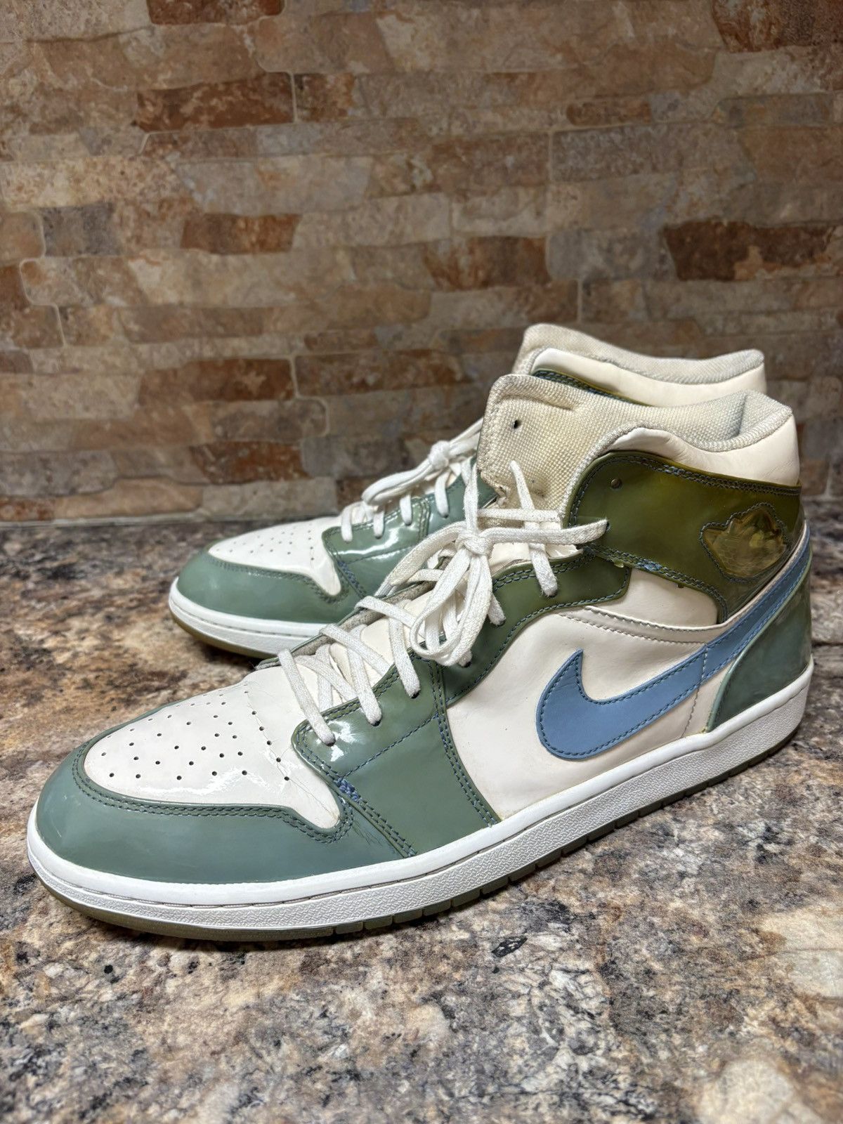 Jordan Brand Nike Air Jordan 1 Retro Mid UNC Patent Leather Men’s Size 15 Size US 15 / EU 48 - 1 Thumbnail