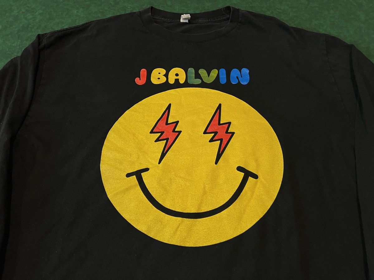 J Balvin J Balvin Arcoiris Concert Tour - Double Sided W/ Dates Tee Size US XL / EU 56 / 4 - 2 Thumbnail