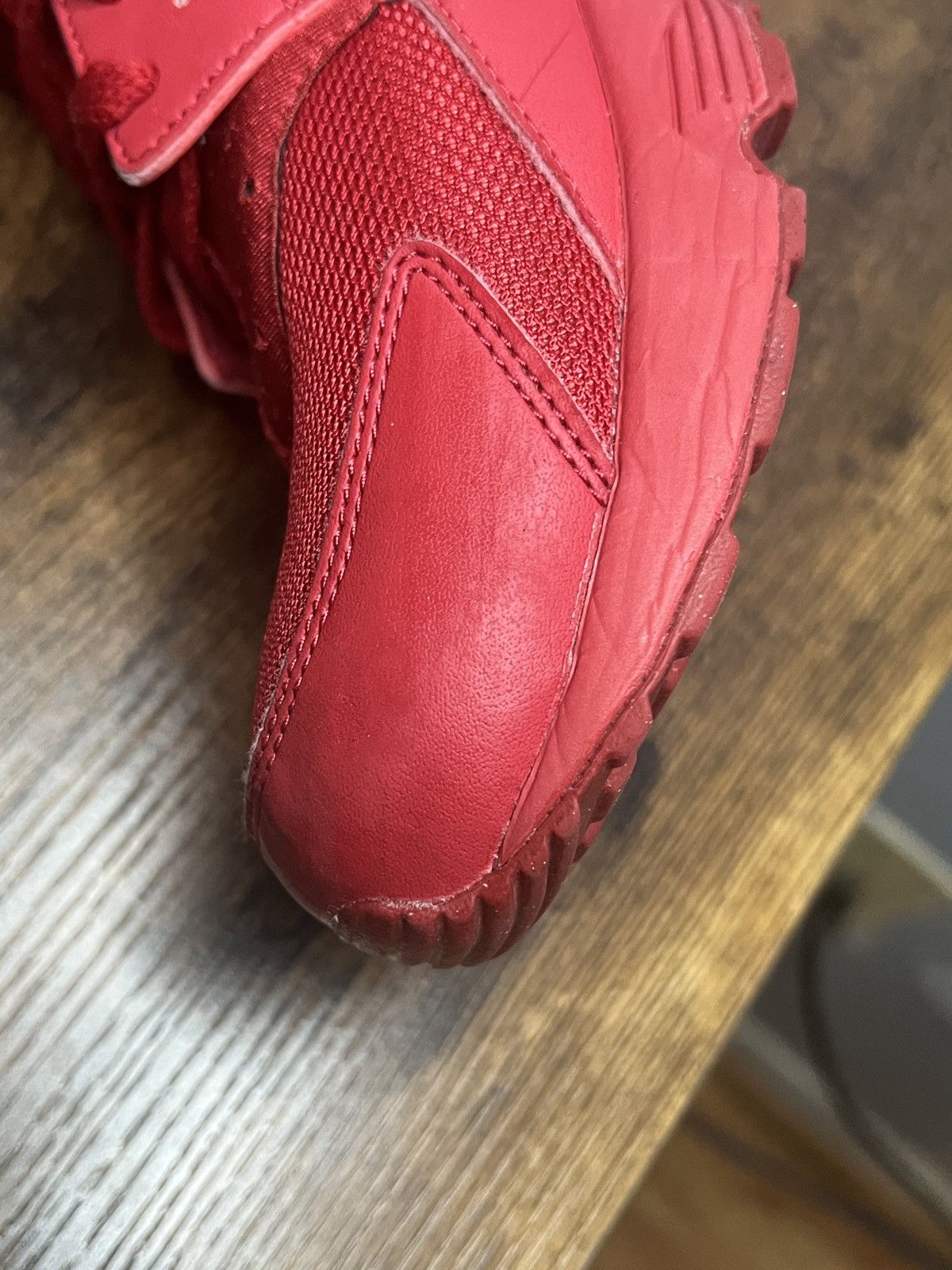 Nike Nike Air Huarache - Triple Red Size US 11 / EU 44 - 9 Thumbnail