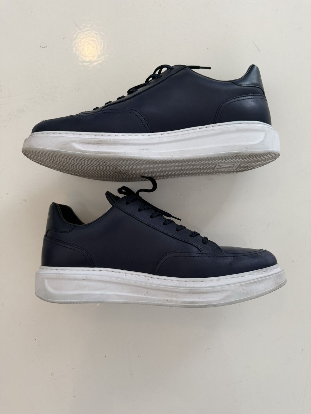 Louis Vuitton Louis Vuitton Beverly Hills Sneaker Size US 11.5 / EU 44-45 - 2 Thumbnail