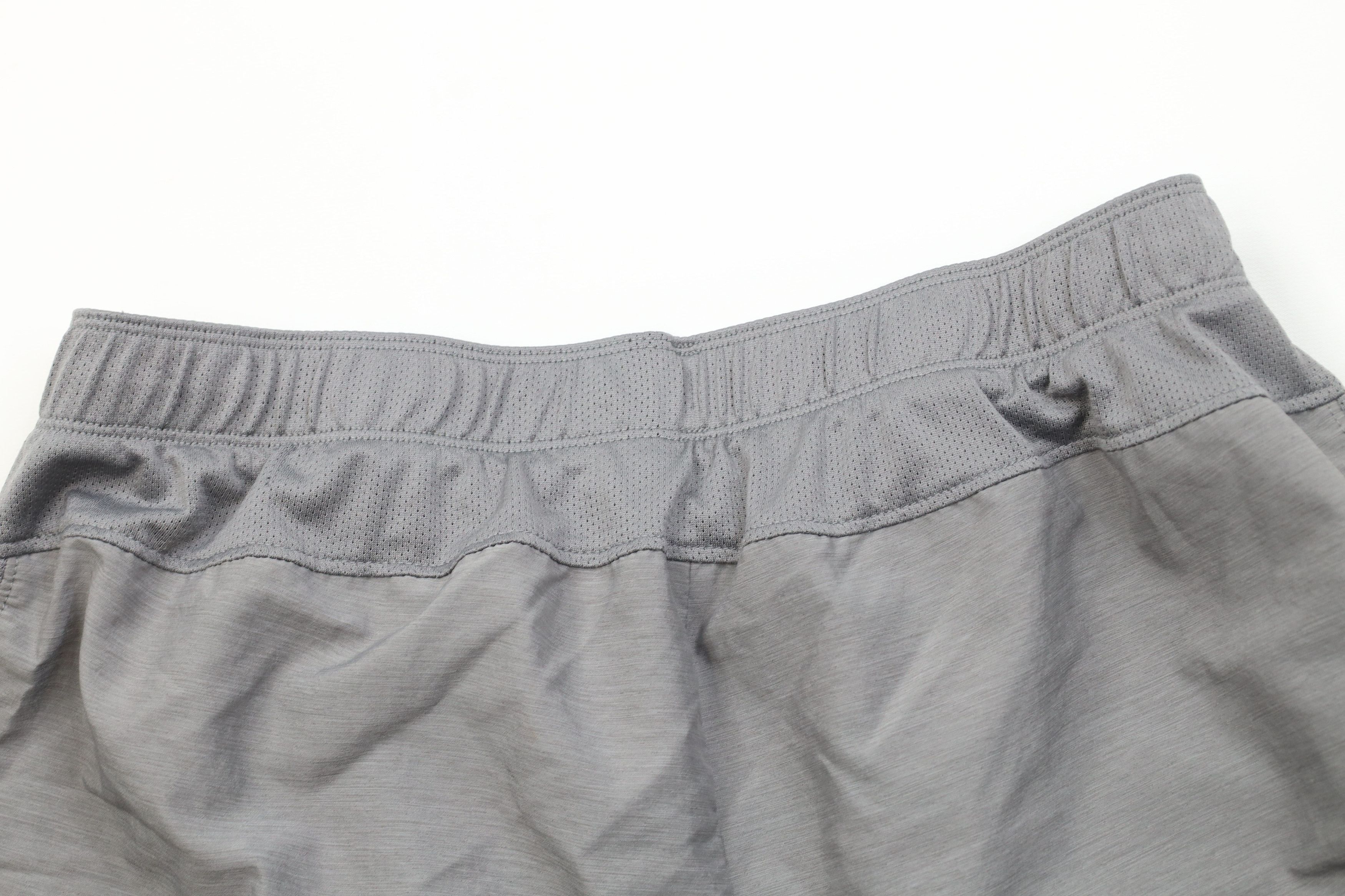 Nike Vintage Y2K Nike Reflective Swoosh Above Knee Shorts Gray Size US 34 / EU 50 - 10 Thumbnail