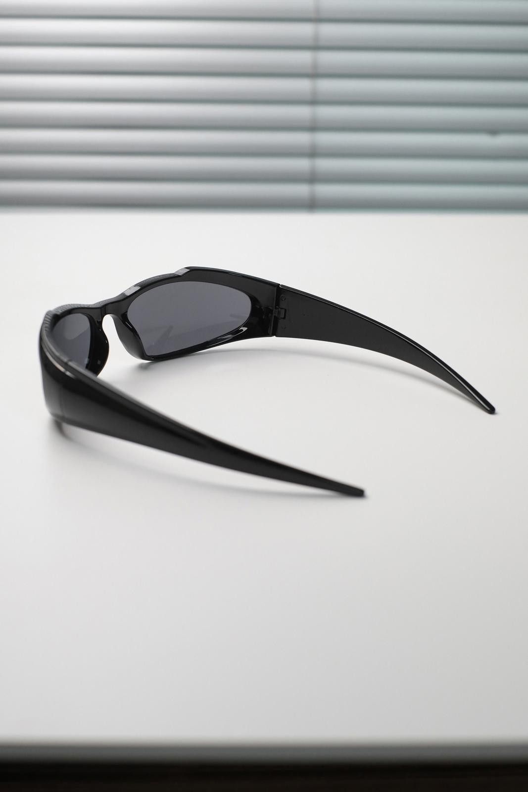 Other Rare Y2k Vtg Futuristic Cat Eye Black Sunglasses Unisex OS Size ONE SIZE - 7 Thumbnail