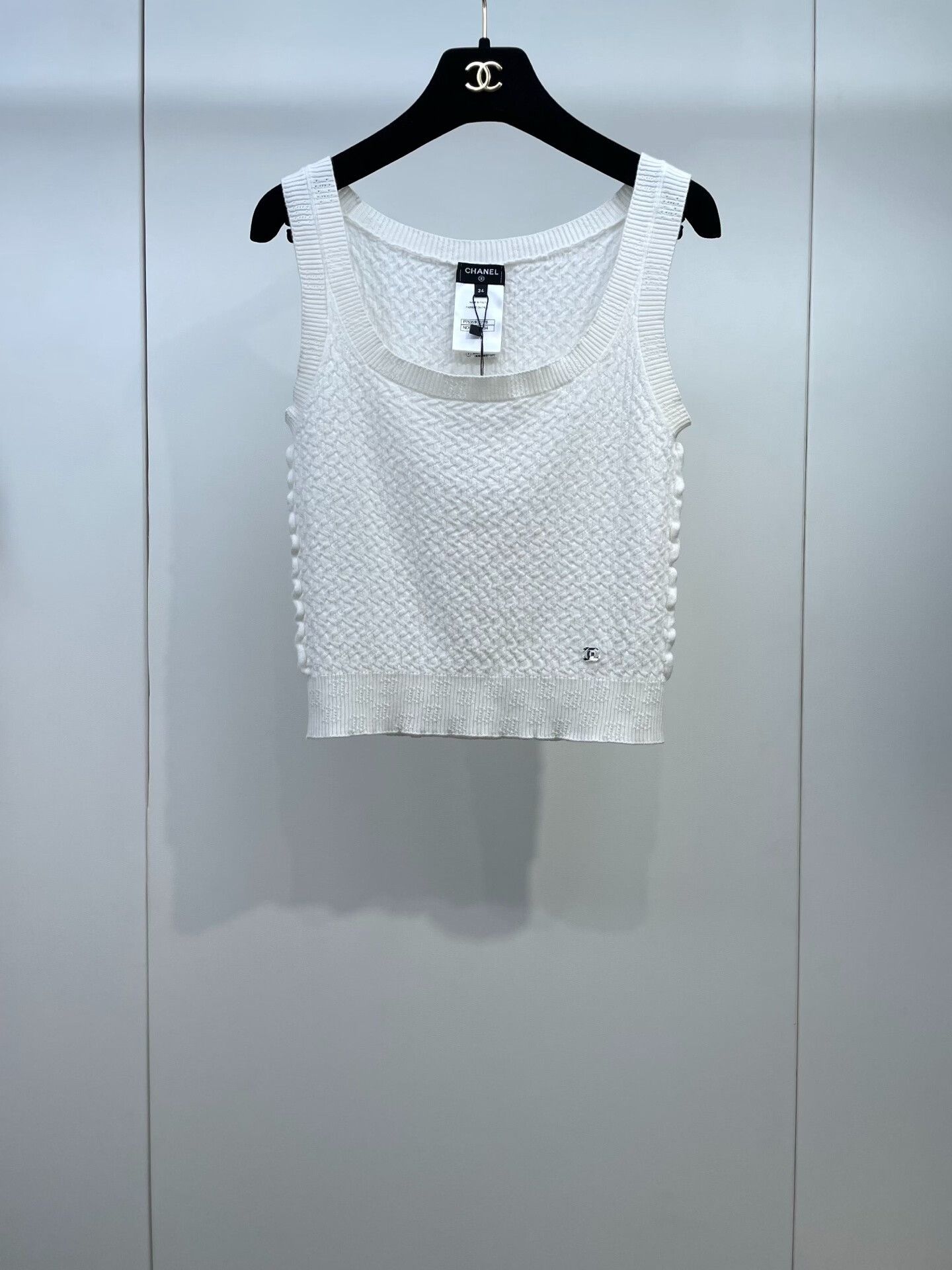 Chanel Chanel Embossed Cashmere Knit Vest Size XXS / US 00 / IT 34 - 1 Thumbnail