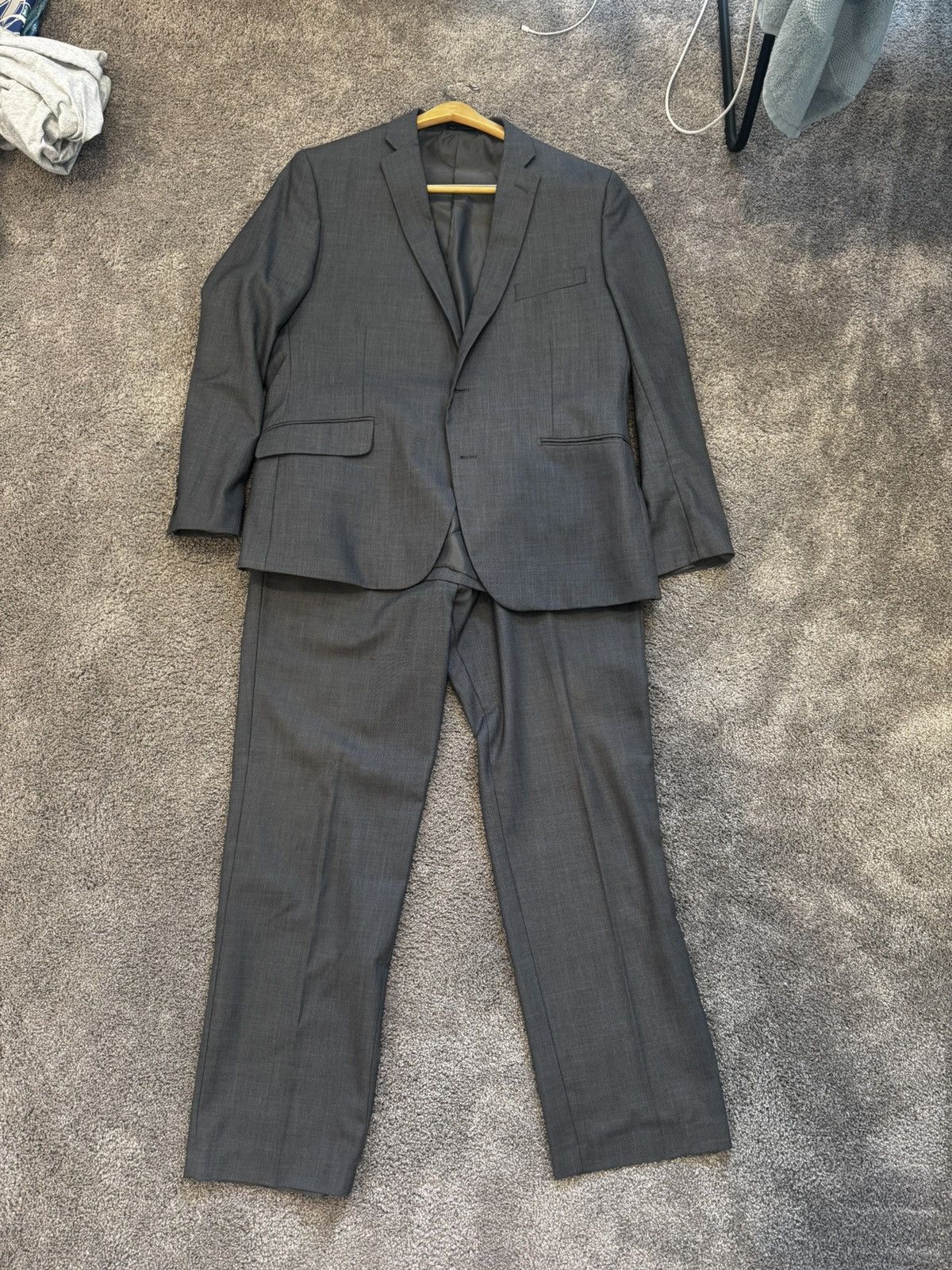 Van Heusen Van Heusen Flex Classic Men’s Suit 46RJacket 38x32Pants Grey Size 46R - 1 Thumbnail