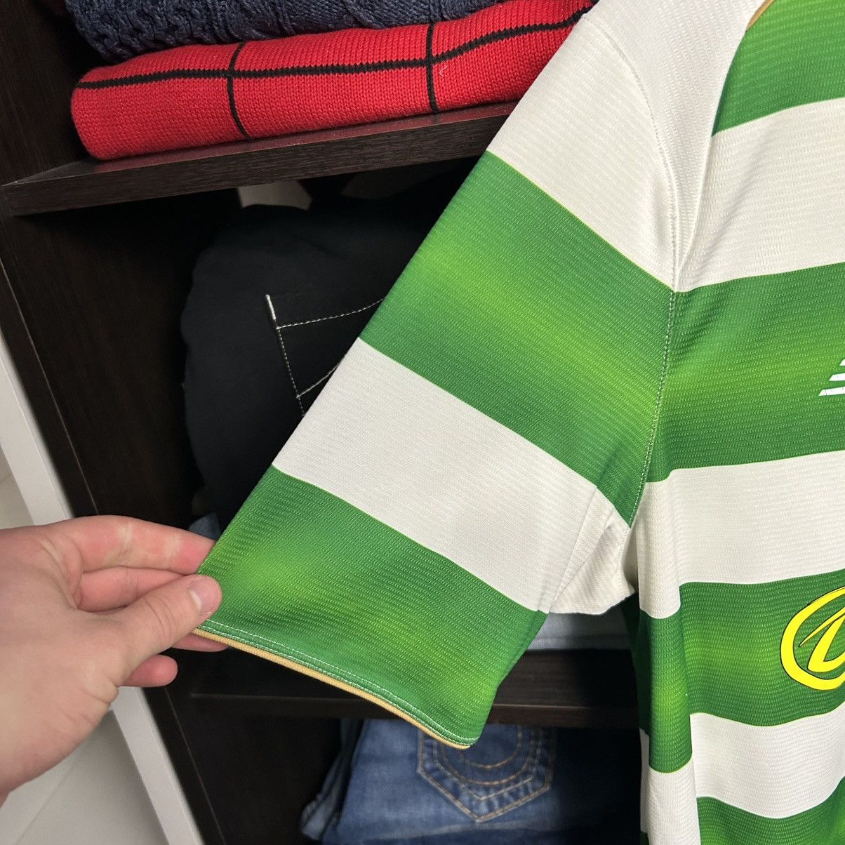 New Balance Mens New Balance FC Celtic Home Soccer jersey size M Size US M / EU 48-50 / 2 - 7 Thumbnail