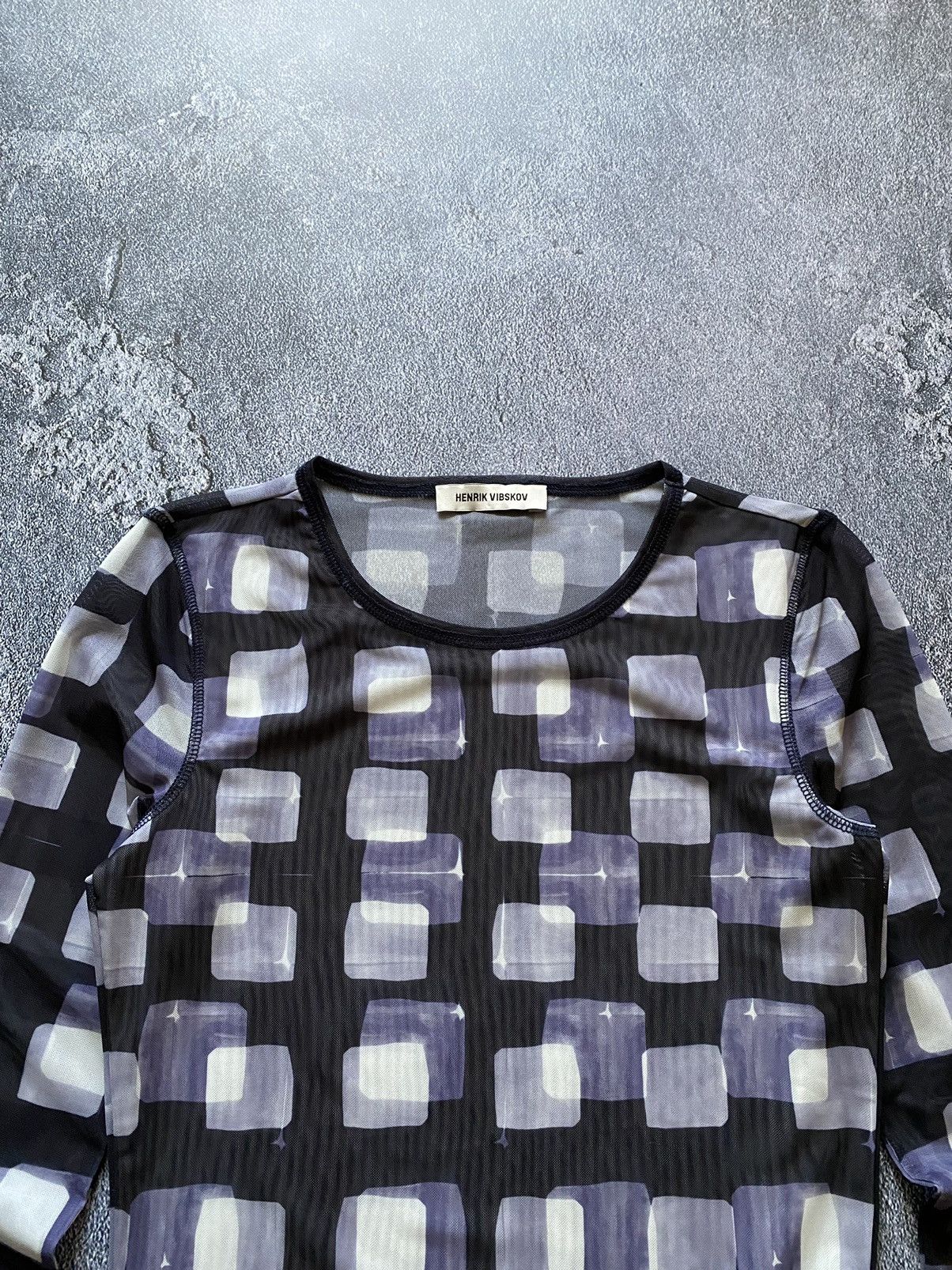 Henrik Vibskov Henrik Vibskov SS22 Mesh Round neck Dark cubes long sleeve Size S / US 4 / IT 40 - 6 Thumbnail