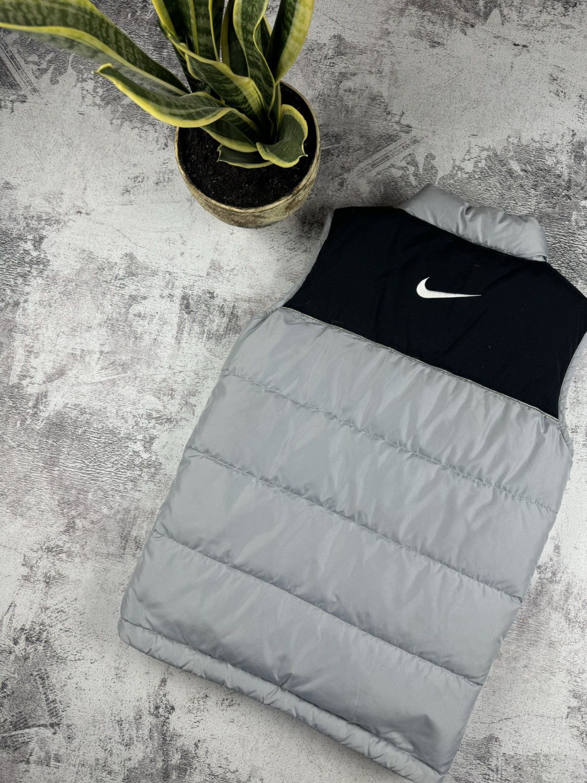 Nike Vintage 90S-OOS Rare Nike Streetwear Grey Swoosh Logo Vest Size US S / EU 44-46 / 1 - 22 Thumbnail