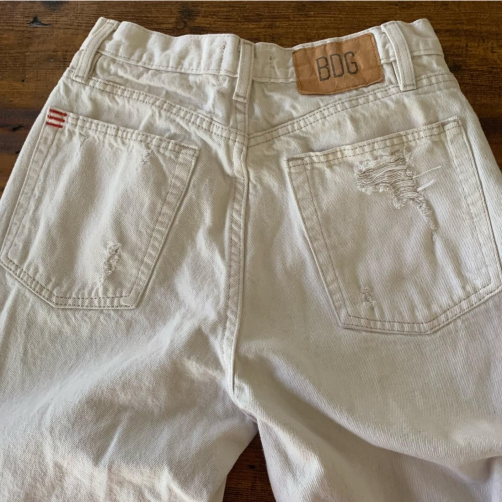 Bdg BDG High-Rise Distressed Jeans in Off-White Size 27" / US 4 / IT 40 - 4 Thumbnail