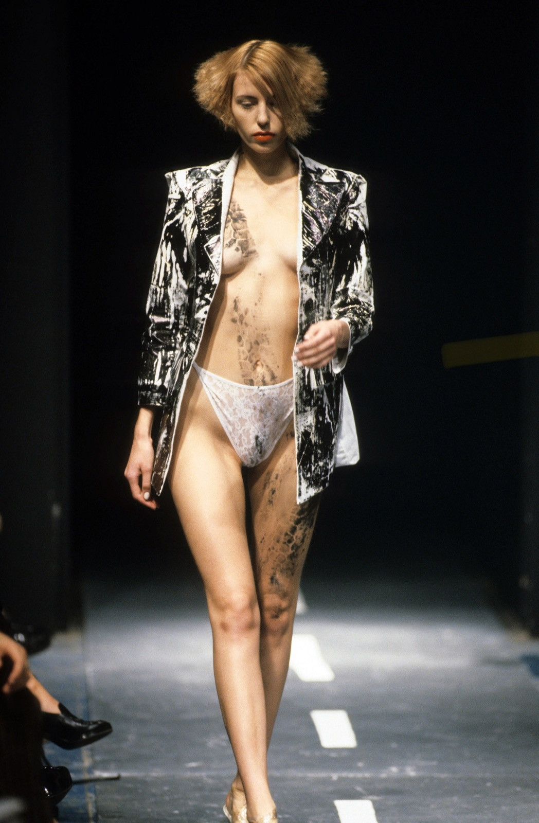 Alexander McQueen SS95 Alexander McQueen The Birds Roadkill Tire Tracks Shirt Size US S / EU 44-46 / 1 - 6 Thumbnail