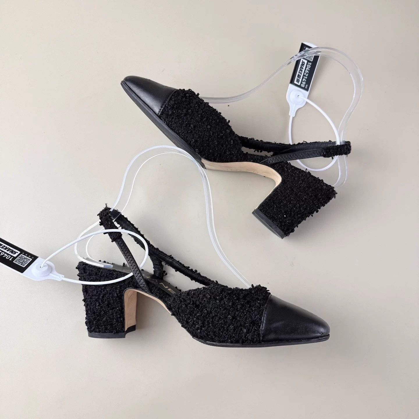 Chanel CHANEL woven double C gold buckle black & gold heels 35 EU Size US 4 / IT 34 - 5 Thumbnail