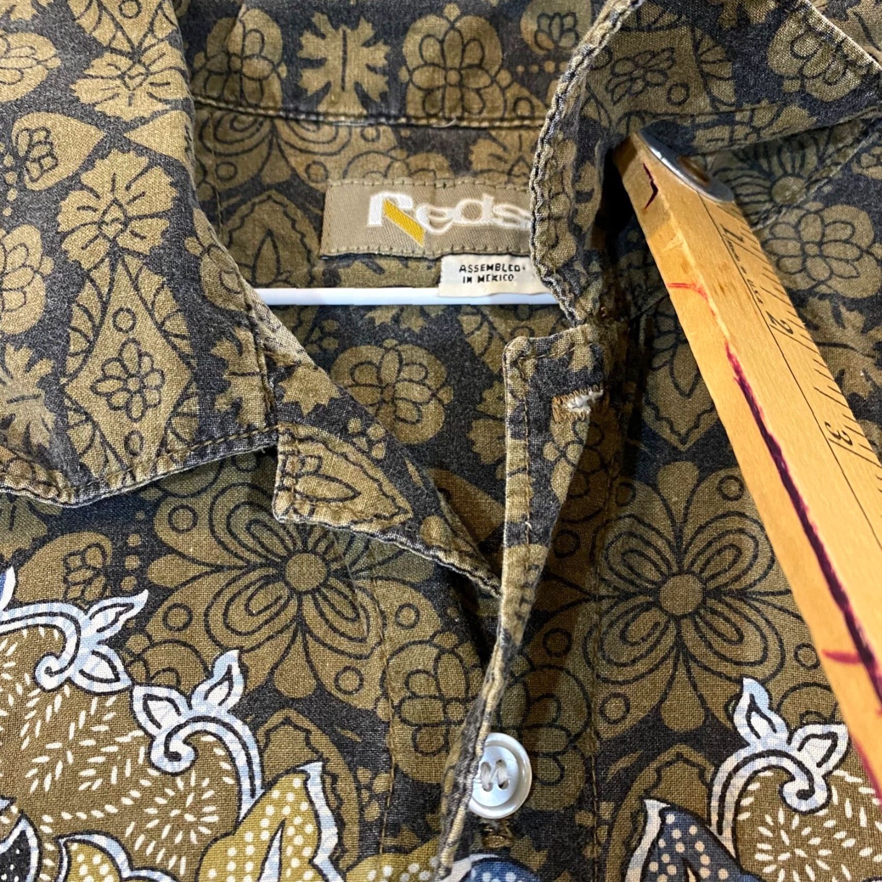 Vintage VINTAGE Redsand Men's Short Sleeve Button-Up Shirt Large Gray Brown Animal Print Collectible Size US L / EU 52-54 / 3 - 7 Thumbnail