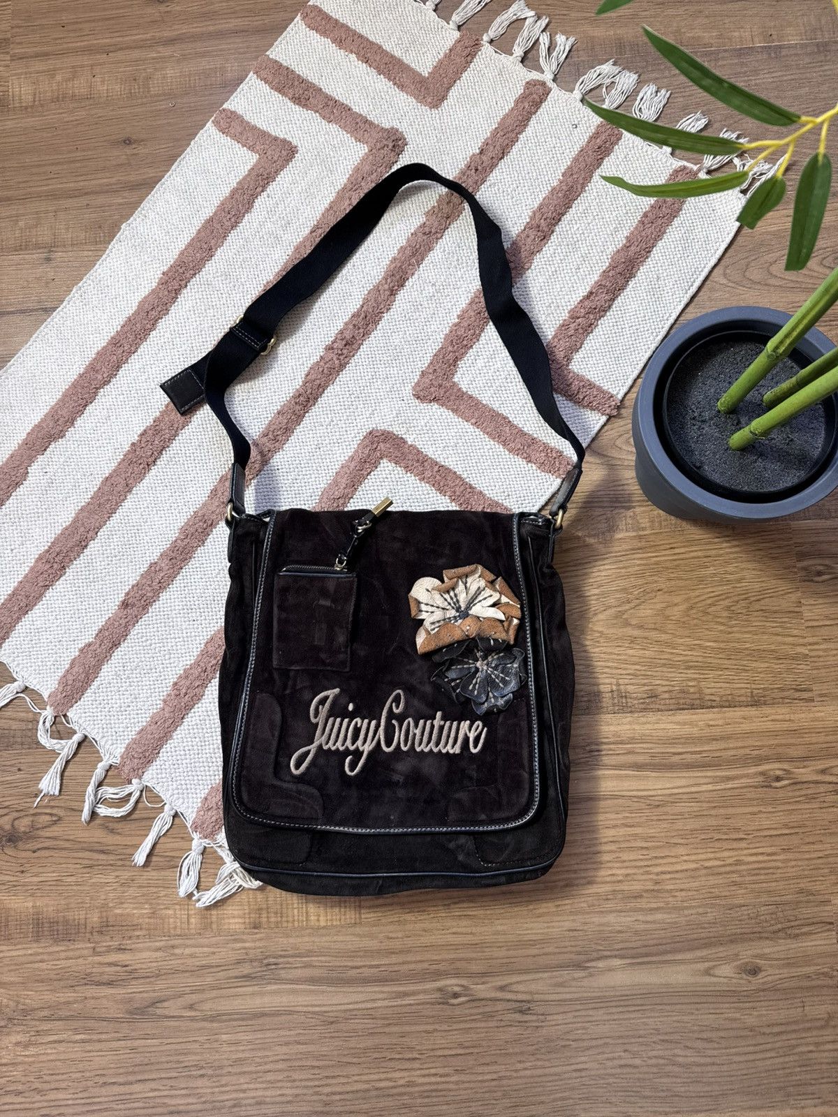 Juicy Couture × Vintage VINTAGE JUICY COUTURE 2000s LAPTOP CROSSBODY BAG Size ONE SIZE - 1 Thumbnail