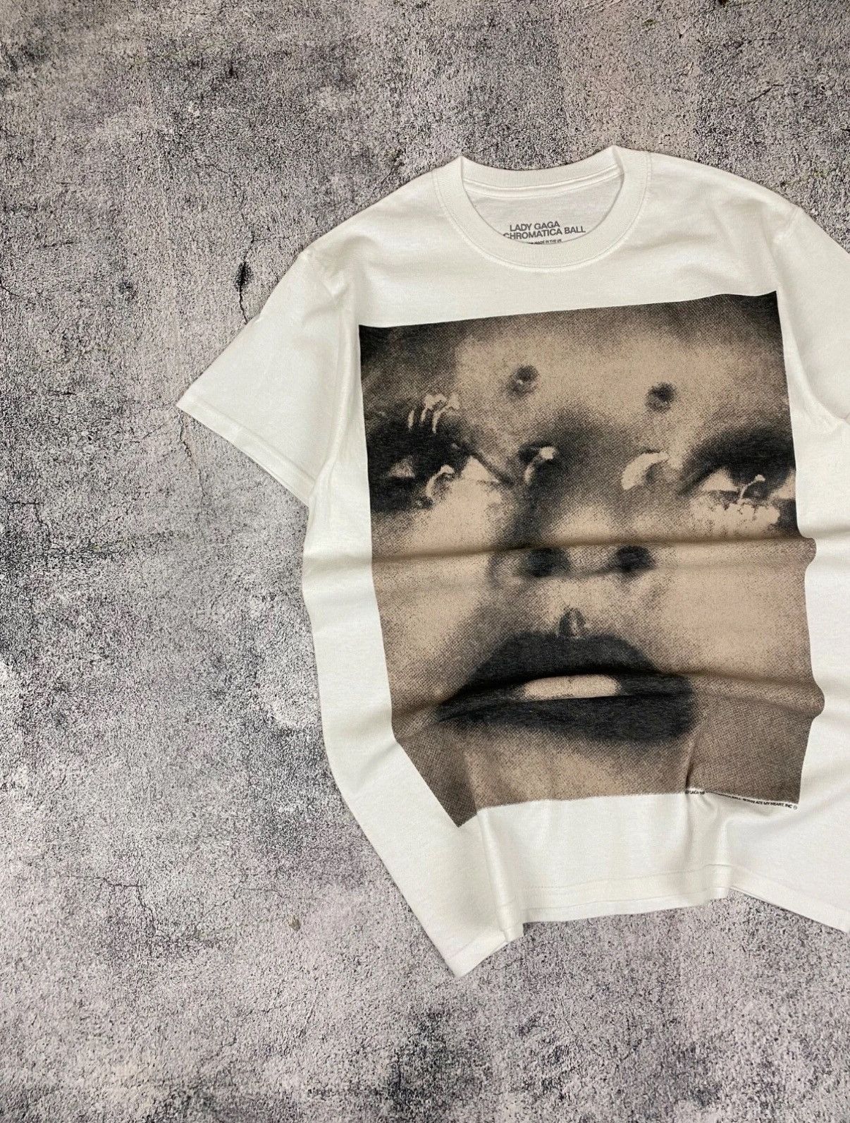 Band Tees LADY GAGA THE CHROMATICA BALL TOUR 2022 T-SHIRT OFFICIAL M Size US M / EU 48-50 / 2 - 11 Thumbnail