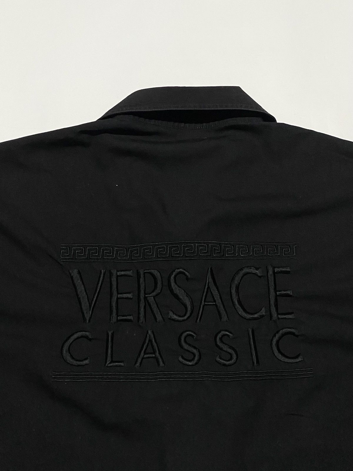 Designer × Versace × Vintage VINTAGE VERSACE CLASSIC V2 BLACK ON BLACK FORMAL SHIRT Size US XL / EU 56 / 4 - 2 Thumbnail