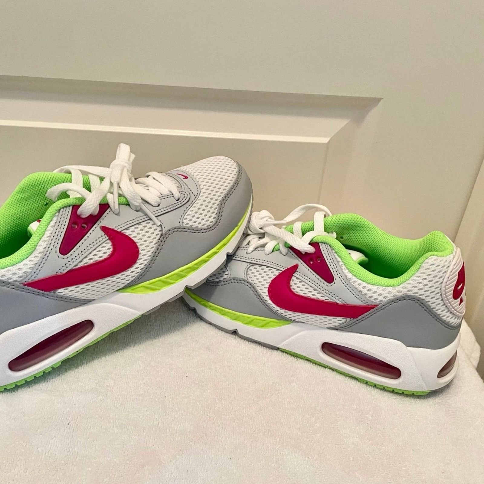 Nike Nike Air Max Sneaker - Women’s Size 7.5 Size US 7.5 / IT 37.5 - 1 Thumbnail