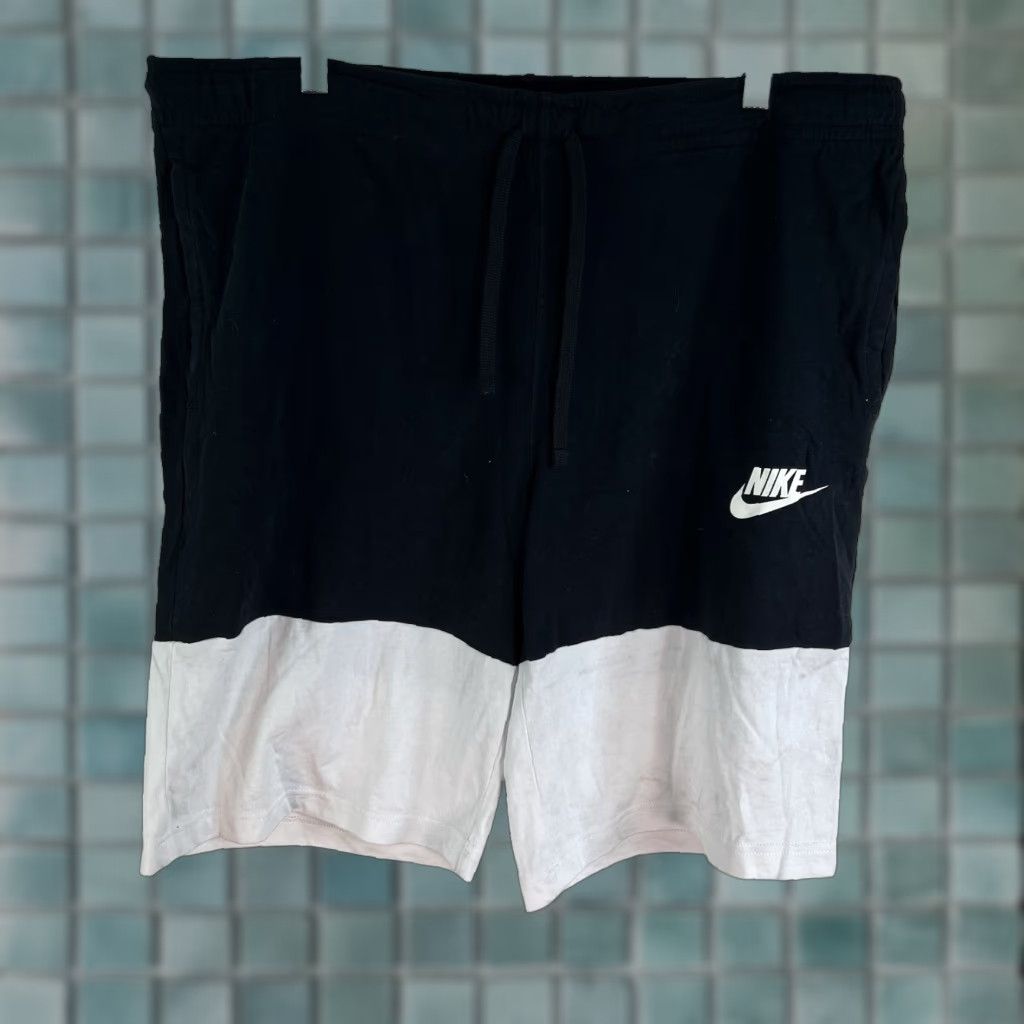 Nike Nike Gym Shorts 2XL Black/White Colorblock Mens Casual Athletic 11" Inseam Size US 39 - 1 Thumbnail