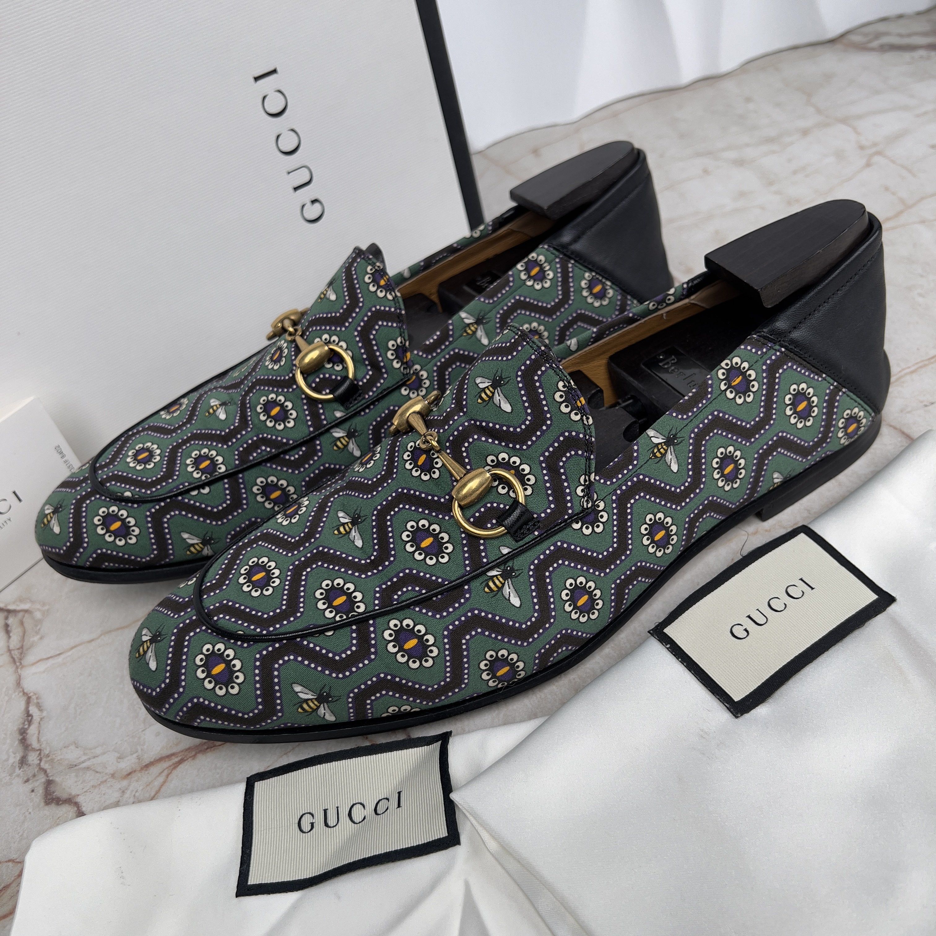 Gucci Green Printed Horsebit Loafers with Bee Motif GUCCI LOAFER Bee Embroidered Horsebit Platform Loafers Black  main image 2
