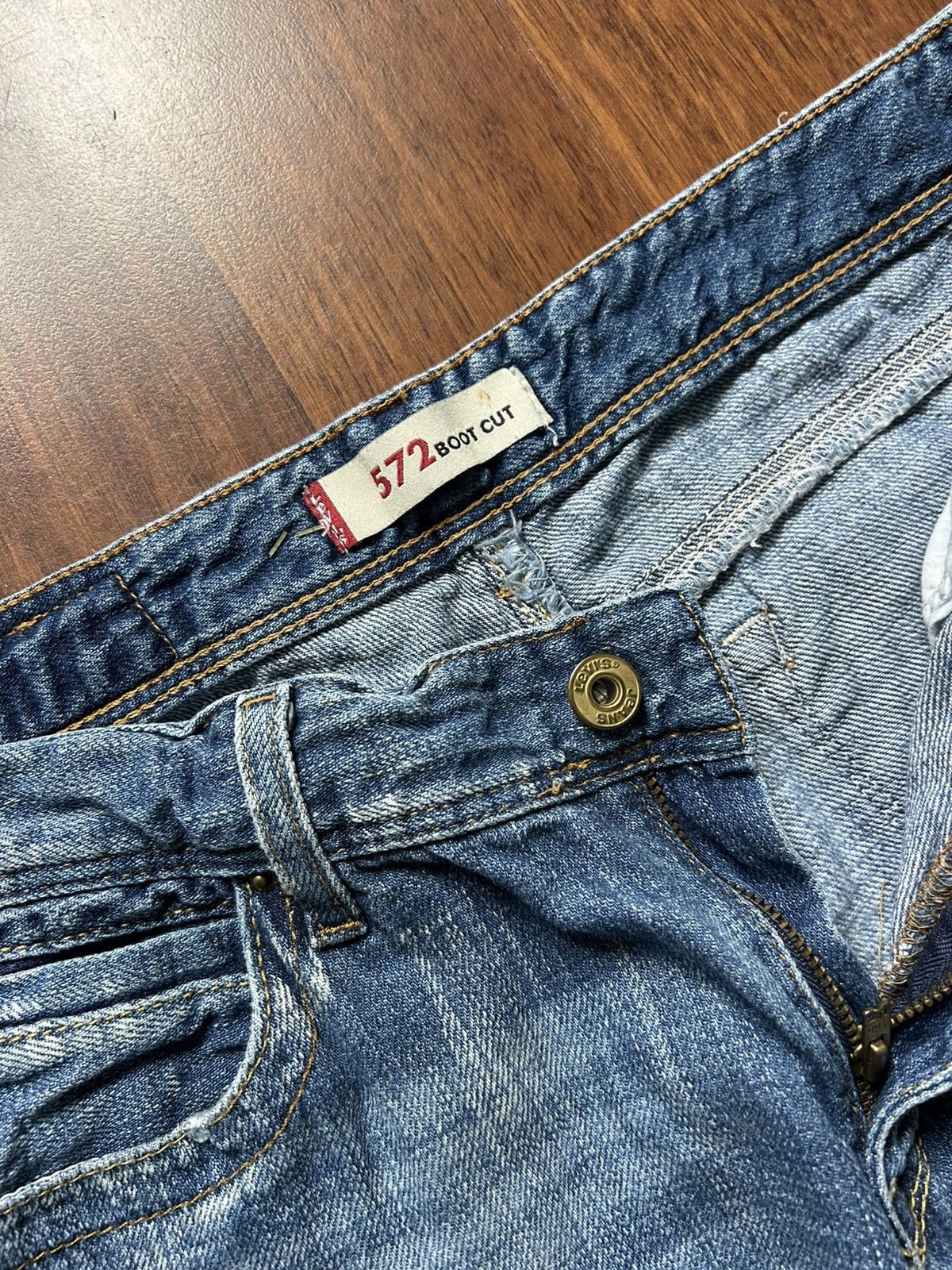 Levi's Vintage Levis 572 Boot Cut Denim Jeans Distressed Flared Y2K Size US 31 - 4 Thumbnail