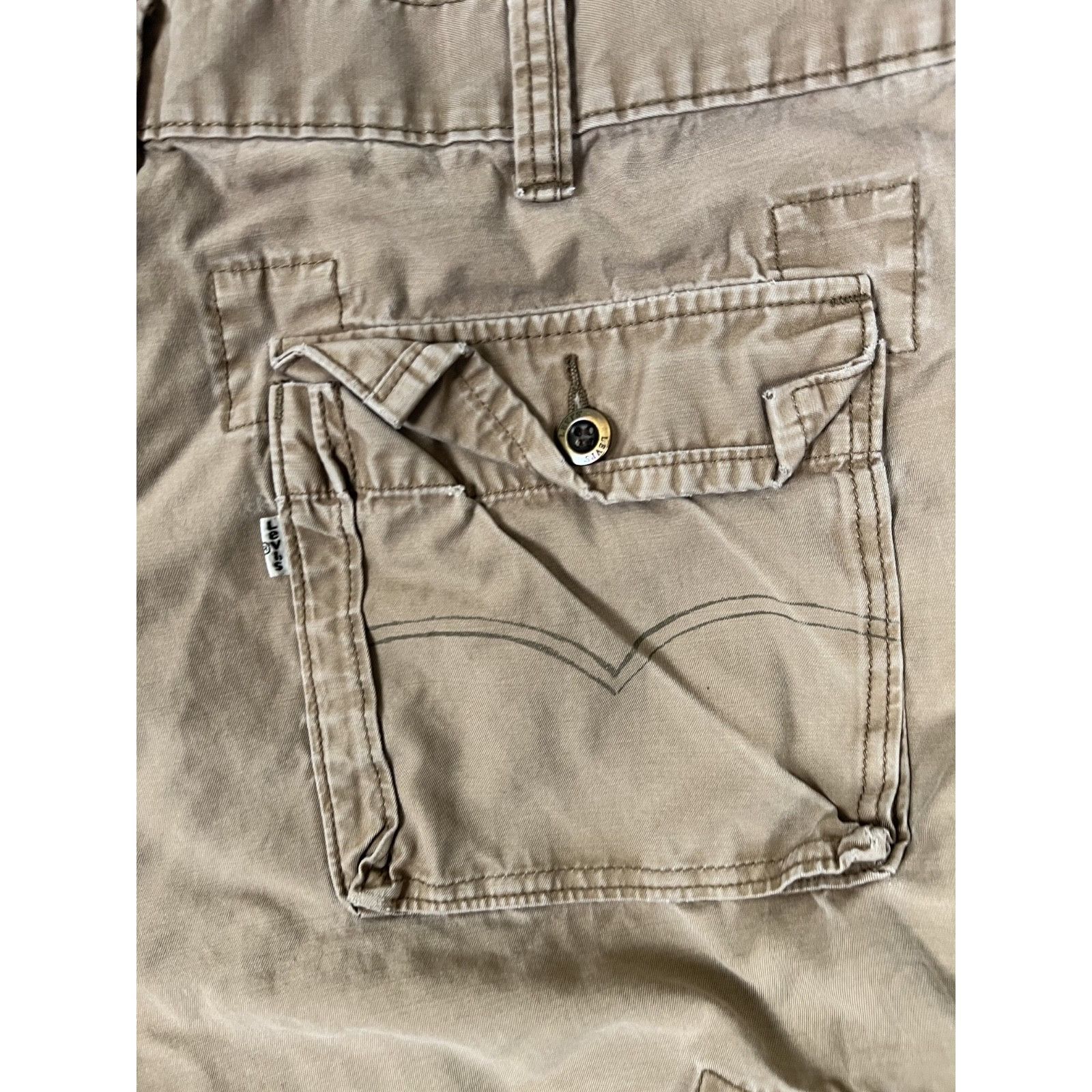 Levi's Vintage Levi’s Khaki Tan Cargo Shorts Size 38 Baggy Y2K Skat Size US 38 / EU 54 - 8 Thumbnail