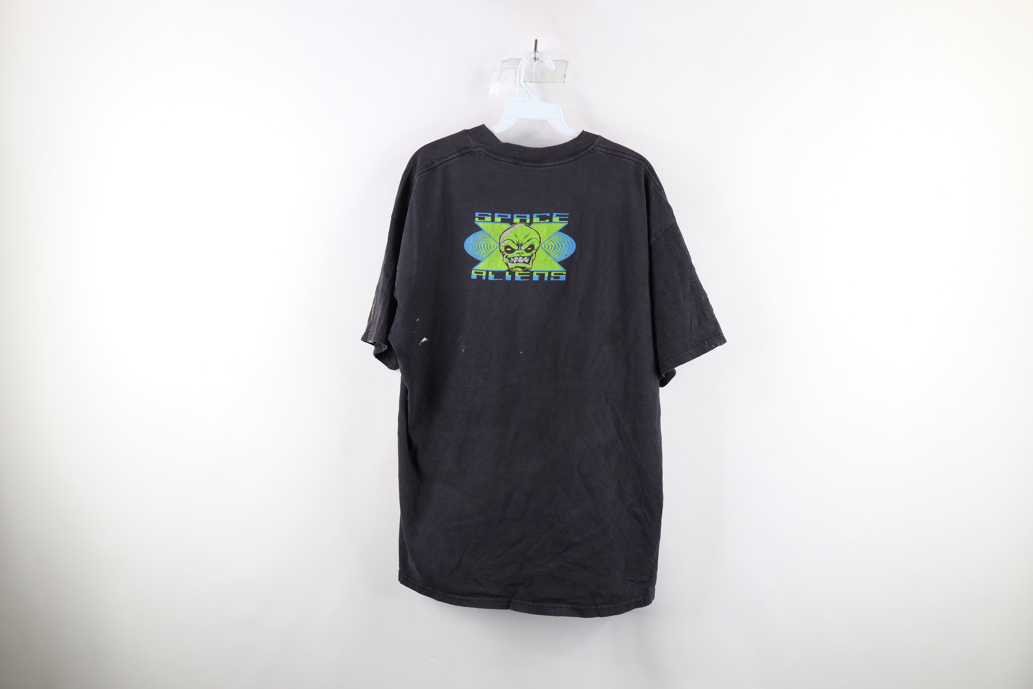 Vintage Vintage 90s Streetwear Spell Out Aliens In Black T-Shirt USA Size US L / EU 52-54 / 3 - 13 Thumbnail