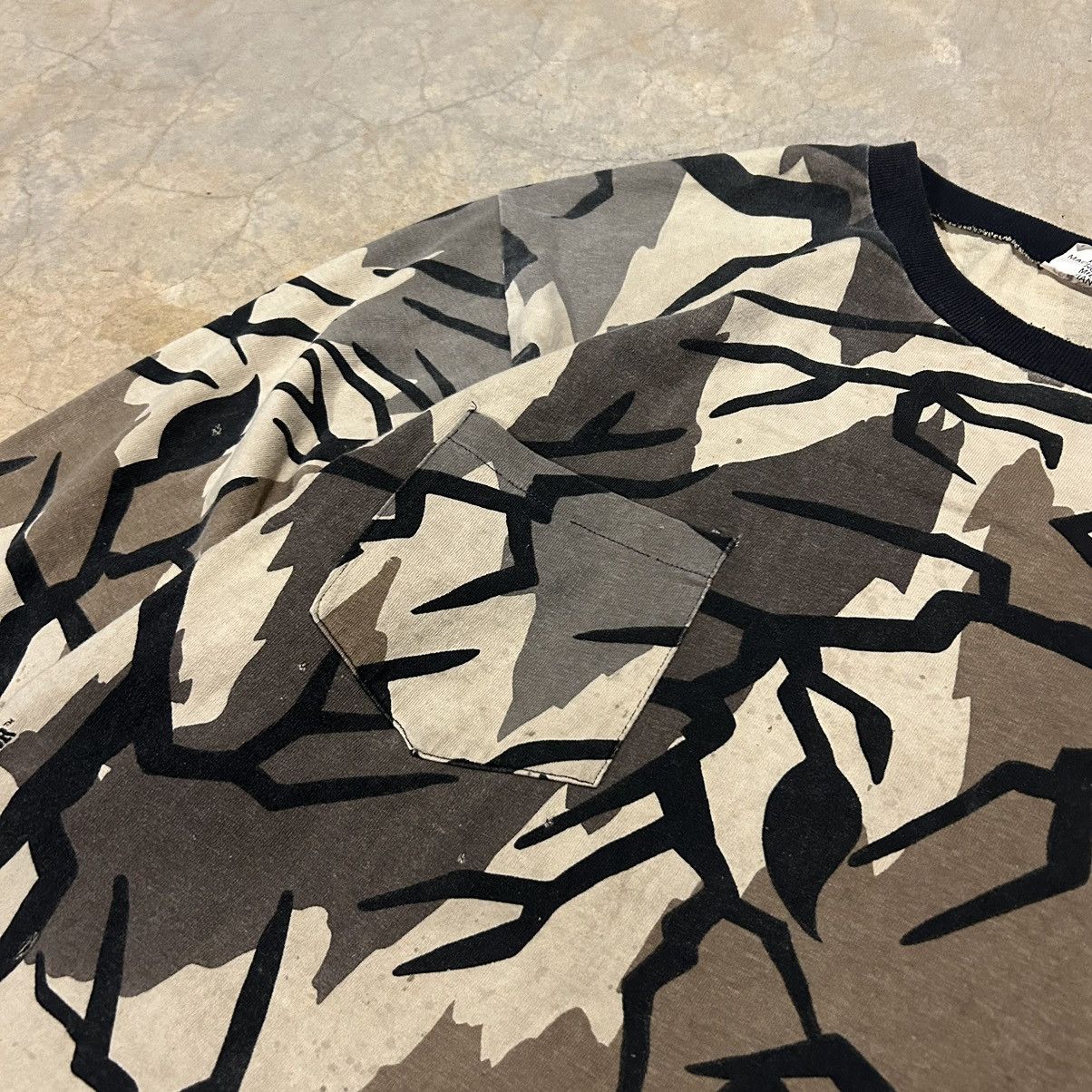 Vintage Crazy Vintage 90s Predator Camo Distressed Longsleeve Tee Size US XL / EU 56 / 4 - 4 Thumbnail