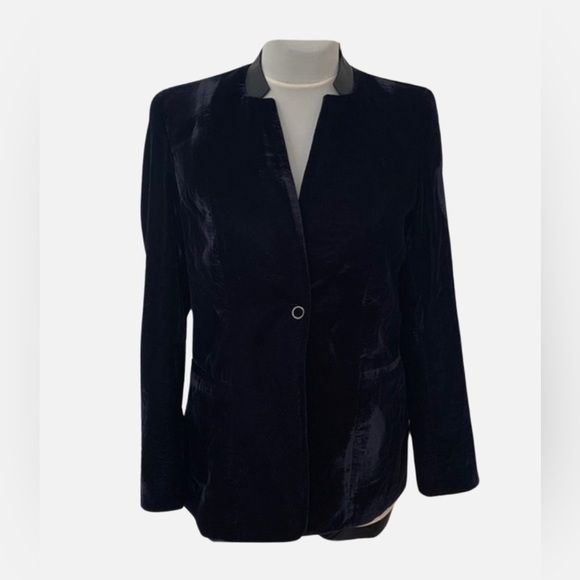 Elie Tahari ELIE TAHARI M (size tag missing) navy velvet evening jacket Size M / US 6-8 / IT 42-44 - 1 Thumbnail