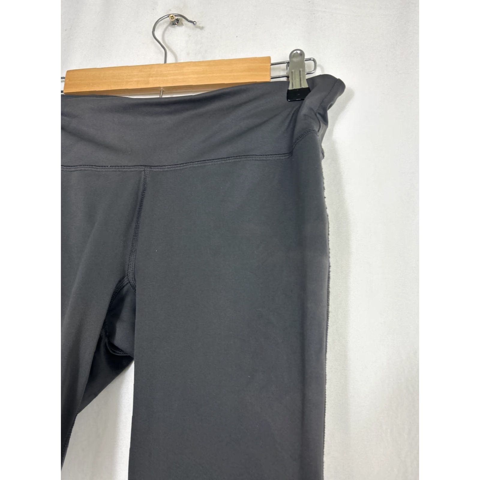 Under Armour Under Armour Womens Capri Pants Compression HeatGear Gray M 30X18 Activewear Size 32" / US 10 / IT 46 - 4 Thumbnail