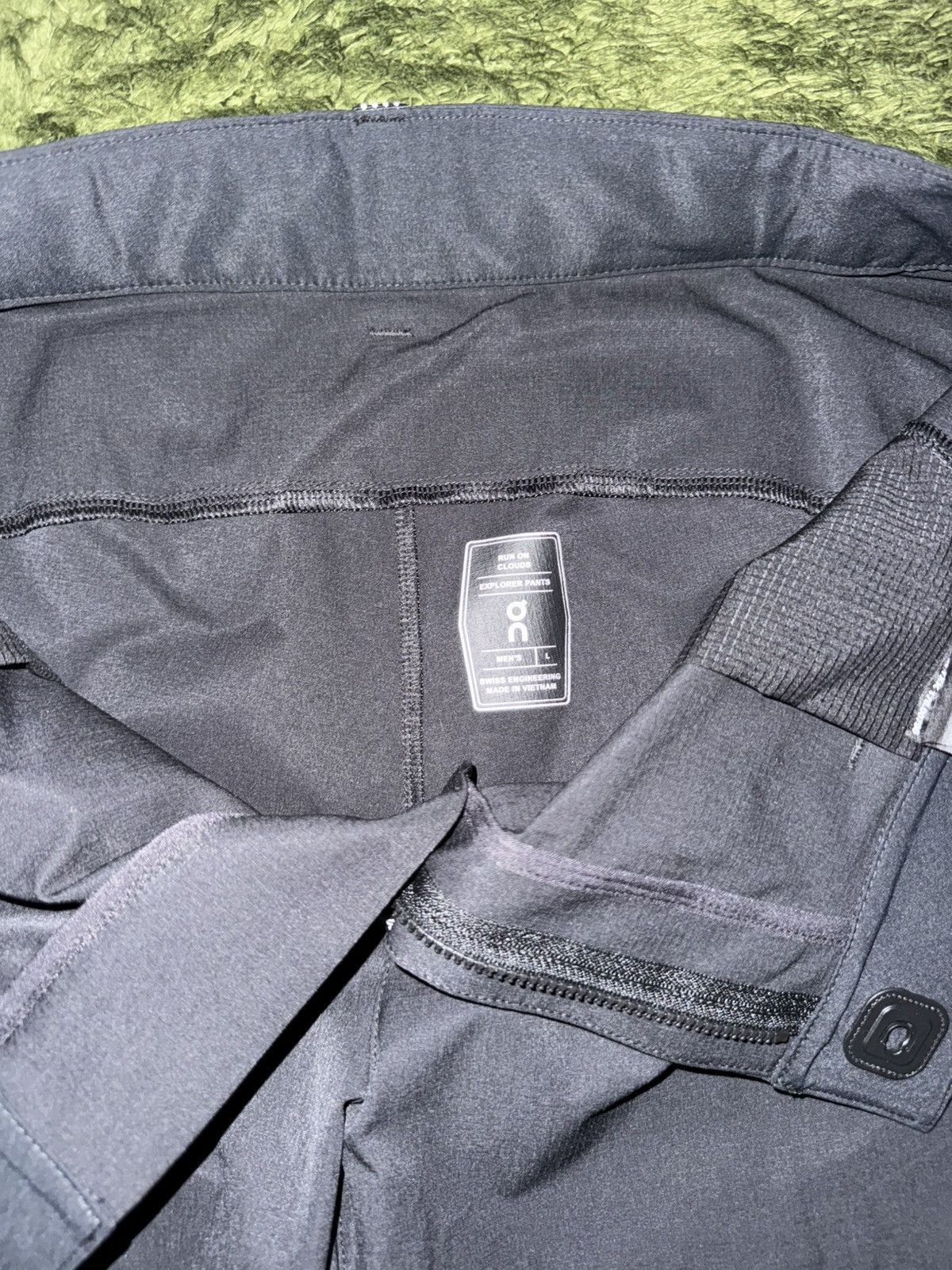 On [L] On Running Explorer Technical Pants Black Size US 34 / EU 50 - 4 Thumbnail