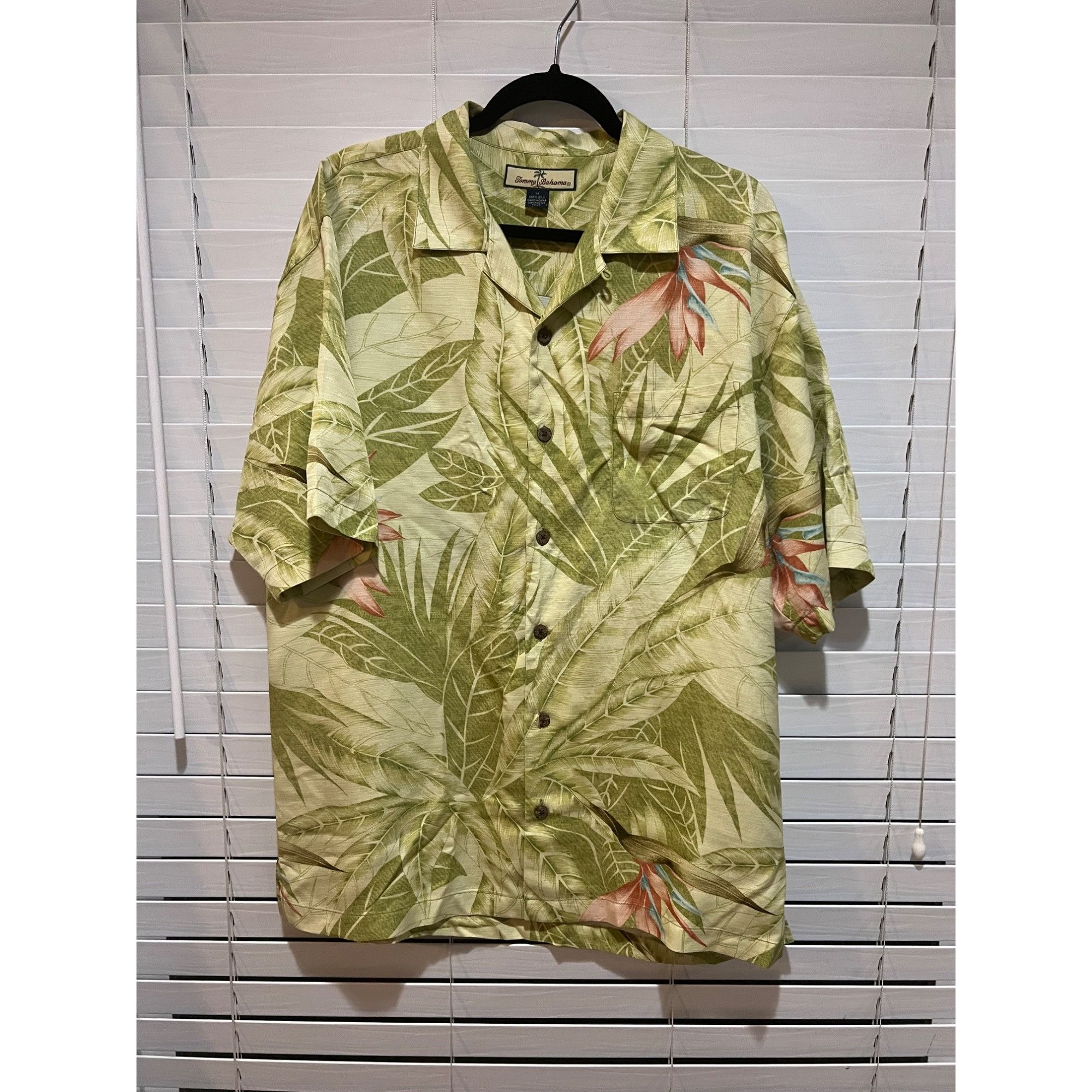 Tommy Bahama Tommy Bahama 100% Silk Floral Short Sleeve Button Up Shirt - Size US M / EU 48-50 / 2 - 1 Thumbnail