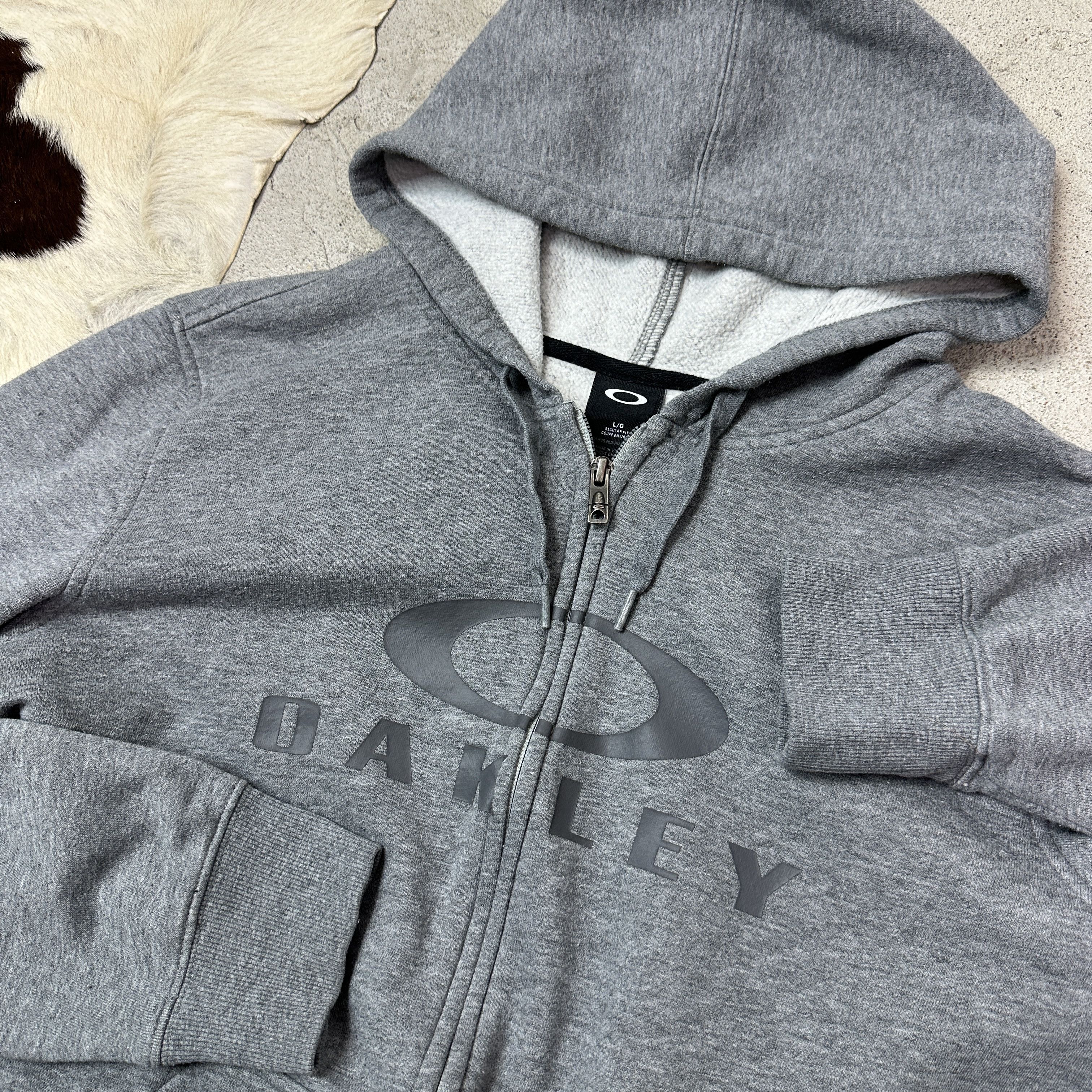 Oakley Vintage Streetwear Sporty Oakley Zip Hoodie Y2K Size US L / EU 52-54 / 3 - 2 Thumbnail