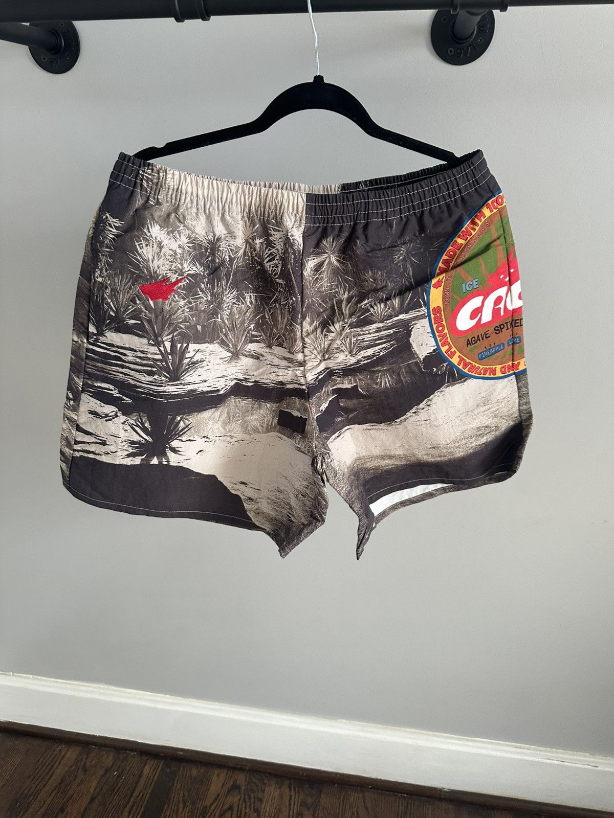 Travis Scott Travis Scott Cactus Jack CACTI Graphic Shorts – L – NWT Size US 34 / EU 50 - 1 Thumbnail