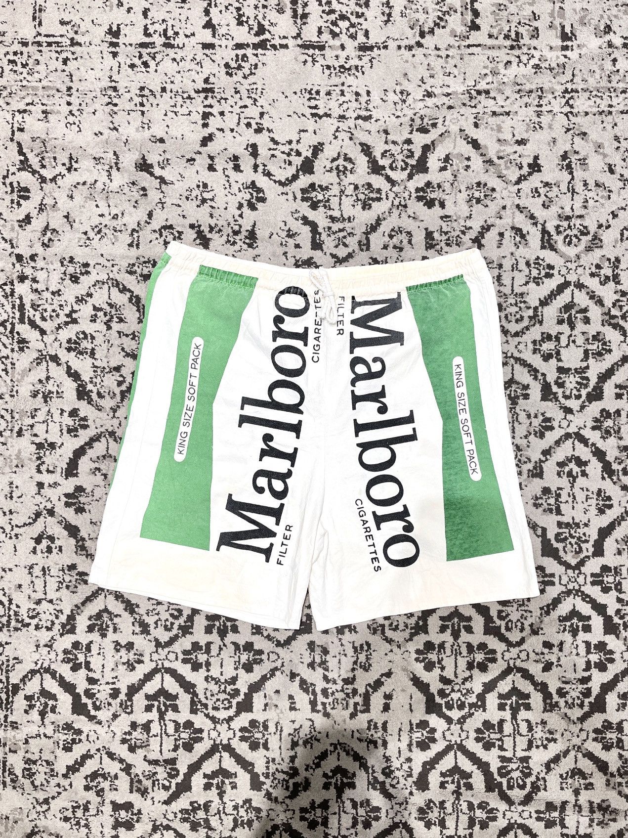 Marlboro 90’s Marlboro Classic Logo Cotton Shorts Size US 34 / EU 50 - 1 Thumbnail
