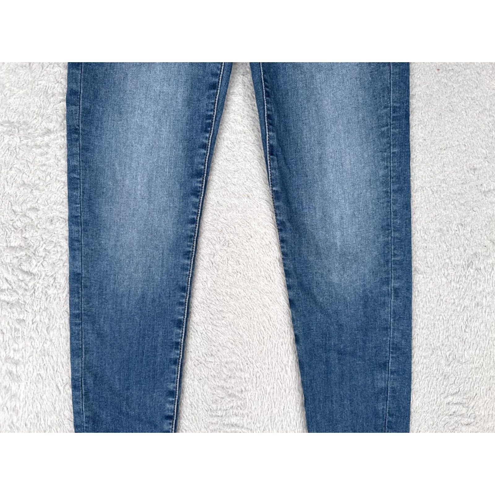 American Eagle Outfitters American Eagle Jeans Women 0 Blue Mid Rise Stretch Crop Skinny 26L 5-Pocket Denim Logo Embroidered 90s Vintage? No, keep. End gender: Womens Size 25" / US 0 / IT 36 - 3 Thumbnail