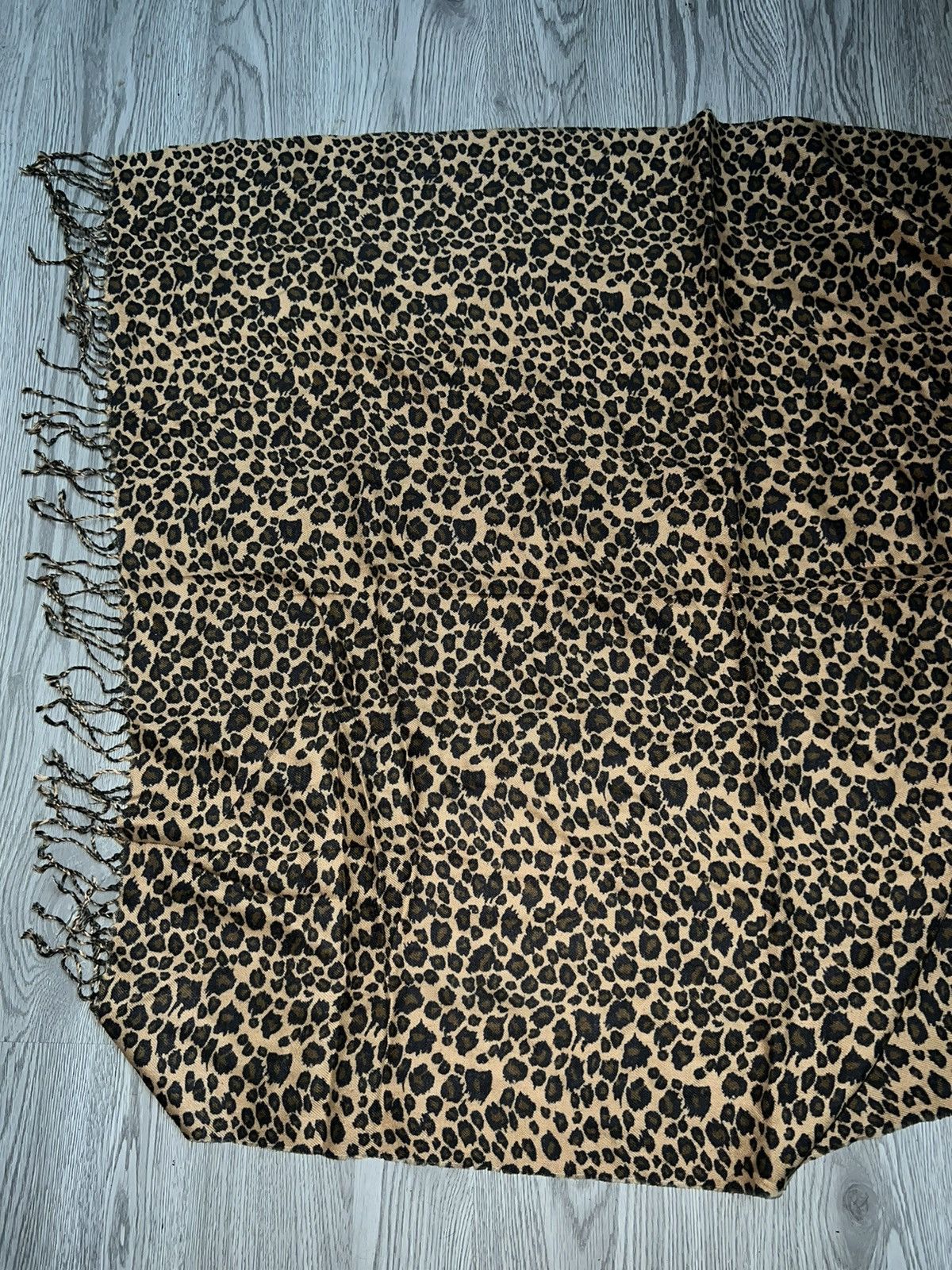 Japanese Brand Leopard print scarf 🐆 Size ONE SIZE - 4 Thumbnail